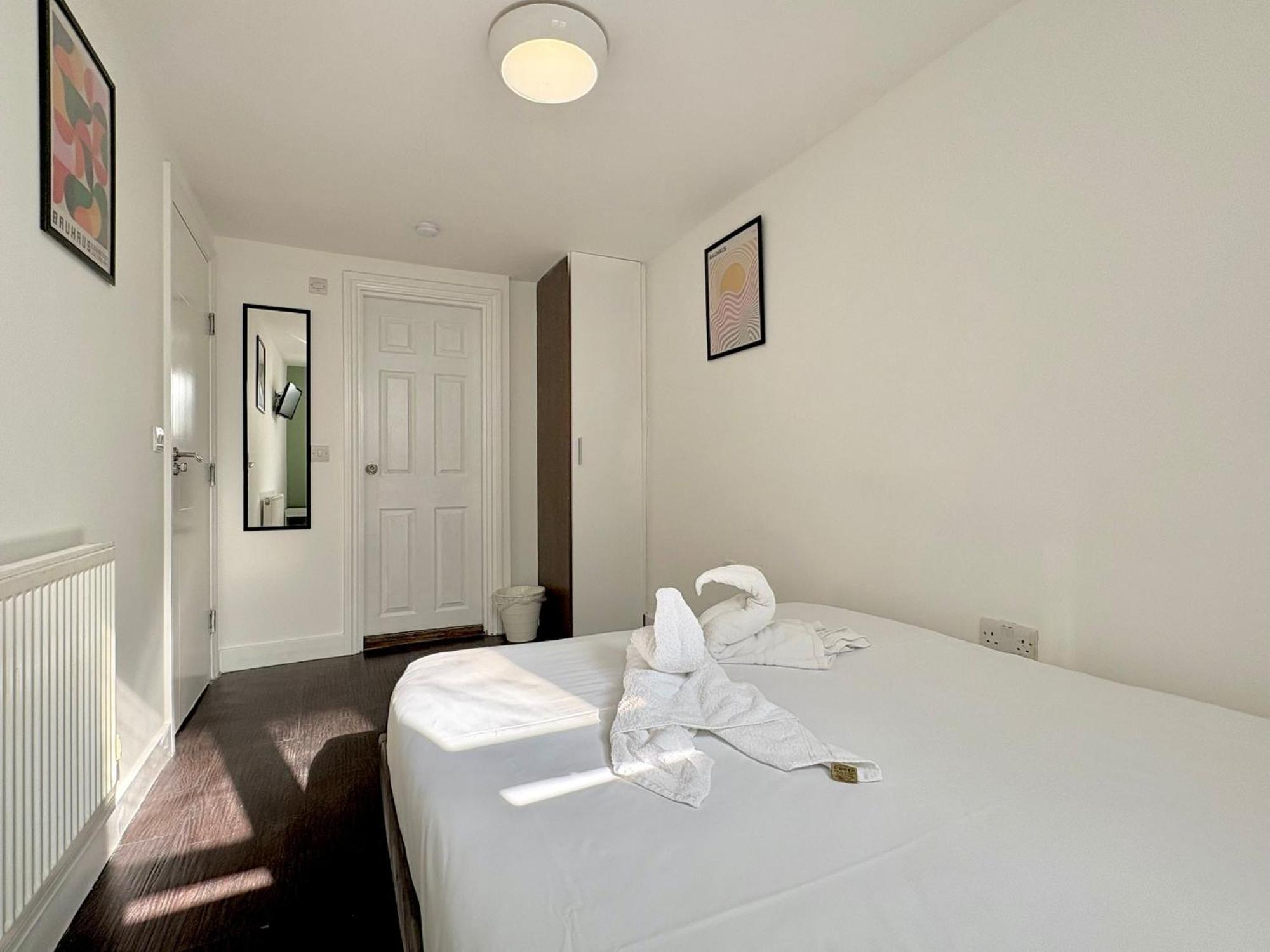 Double Room Private Bathroom