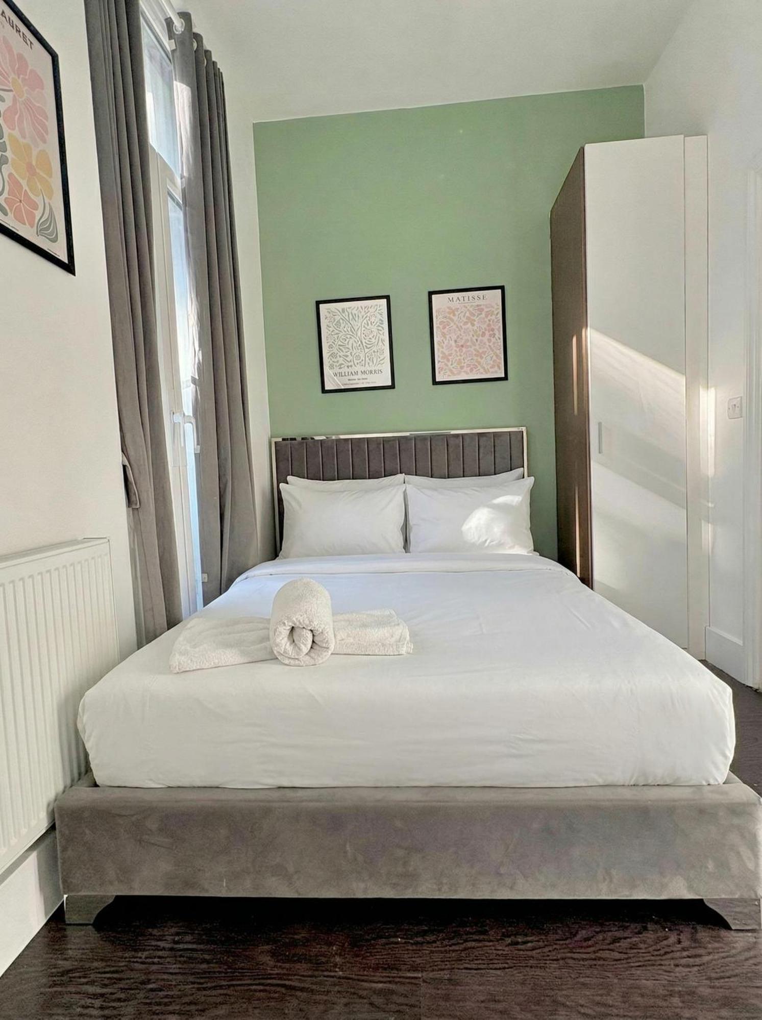 Double Room Private Bathroom