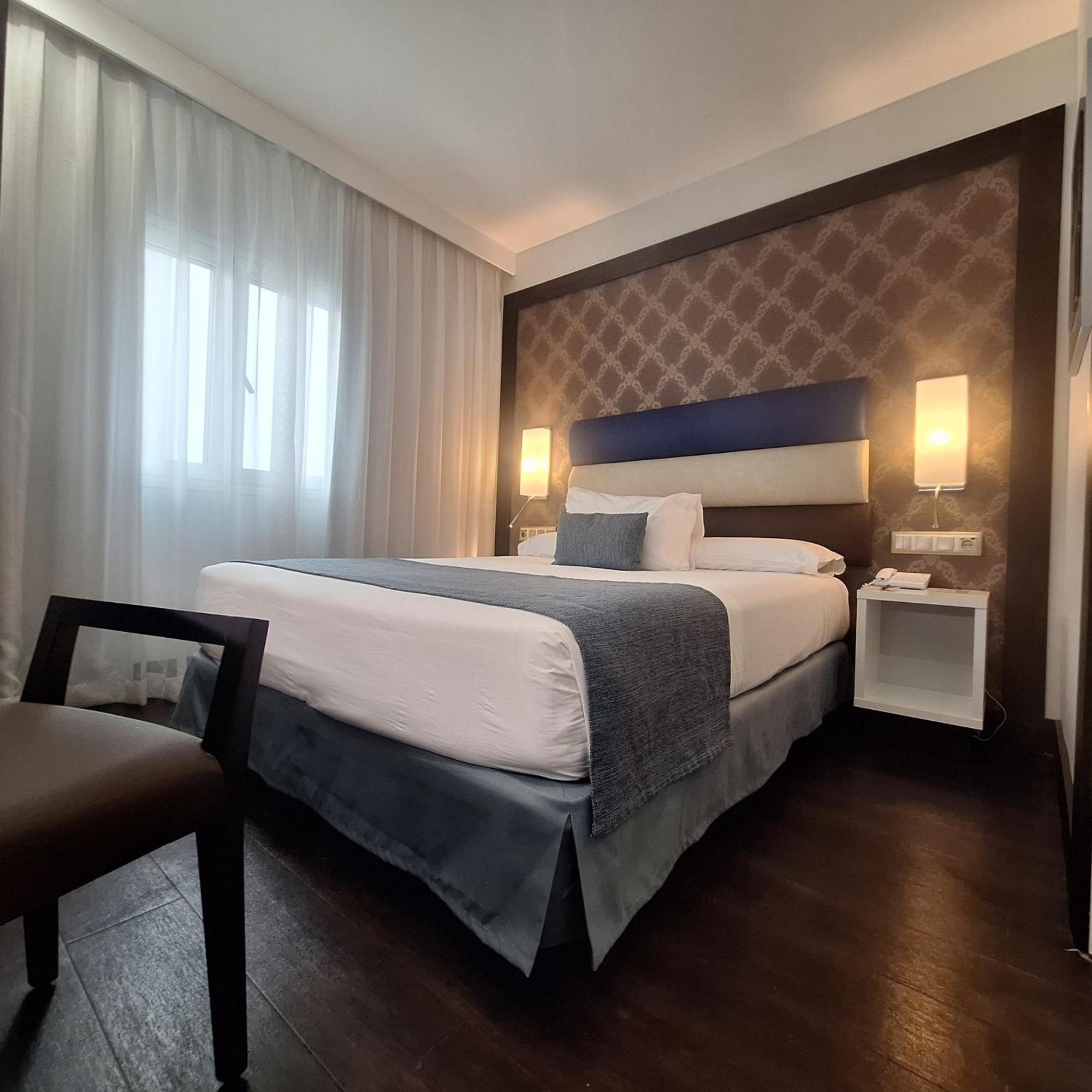 Basic double or single room