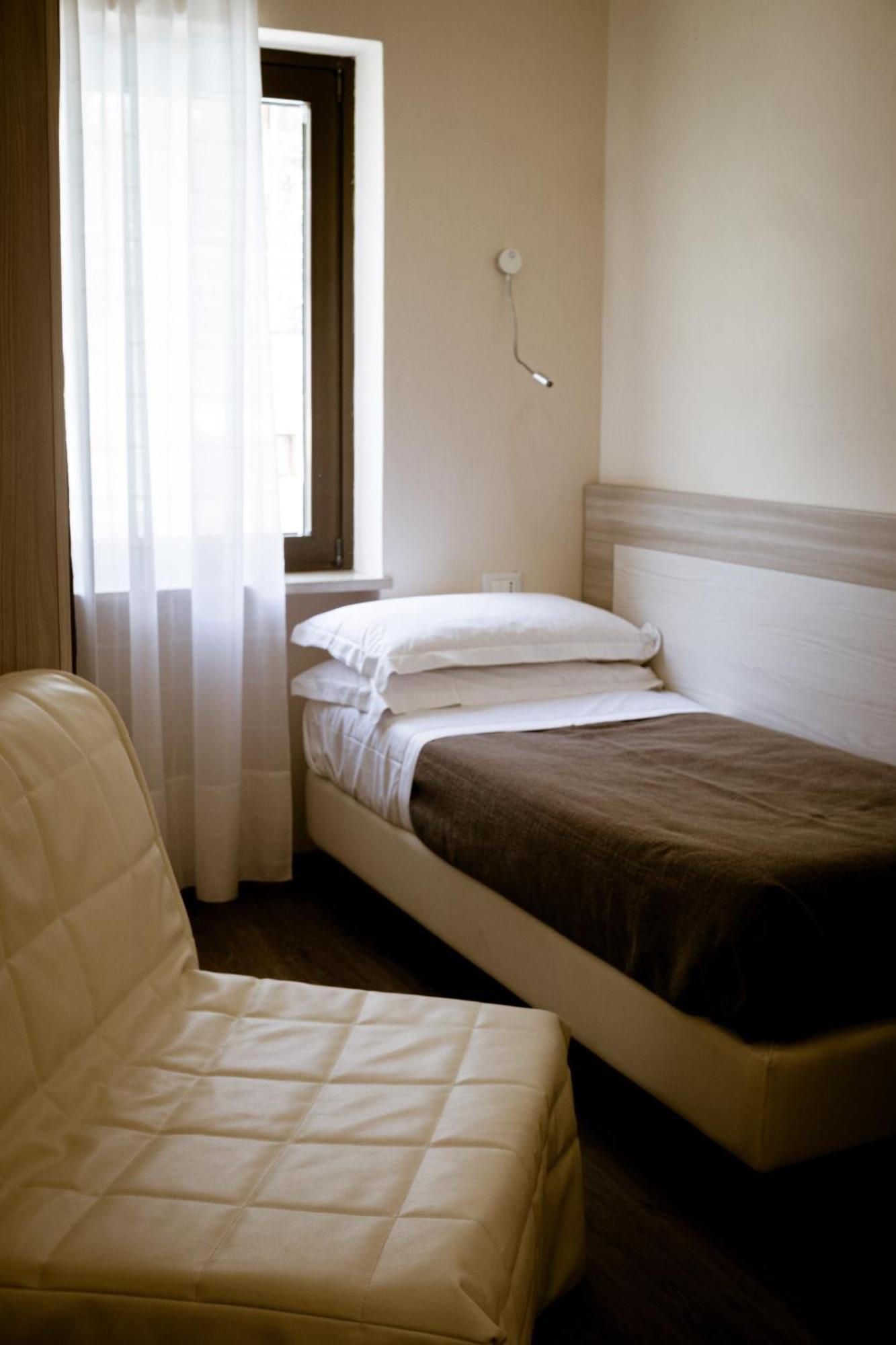 Zwei Zimmer mit Verbindungstür - Nebengebäude
