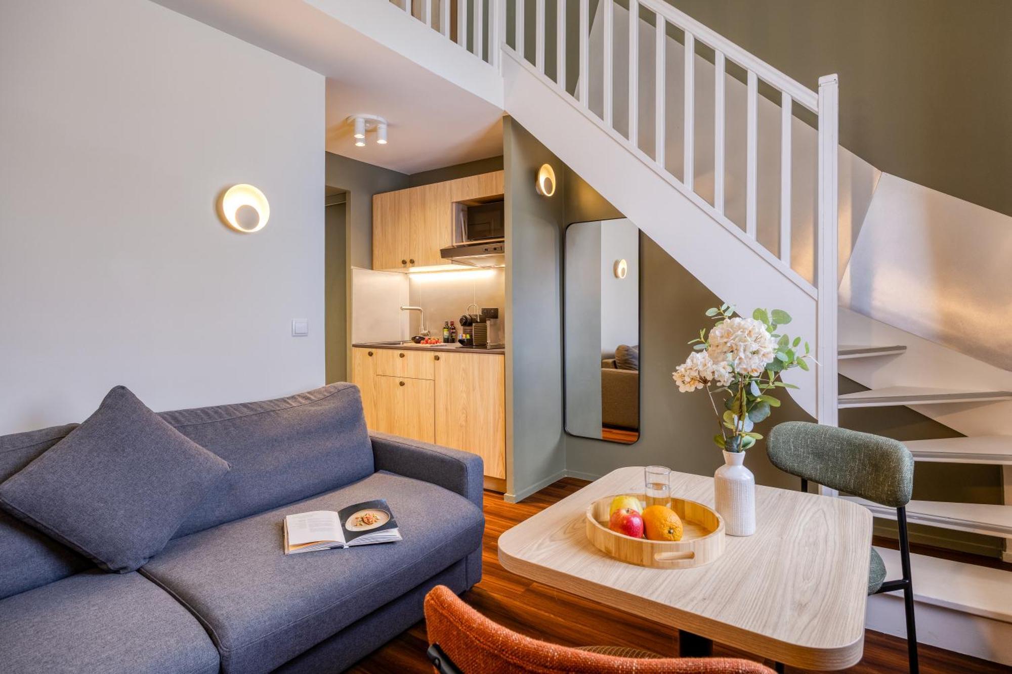 Deluxe One-Bedroom Apartment