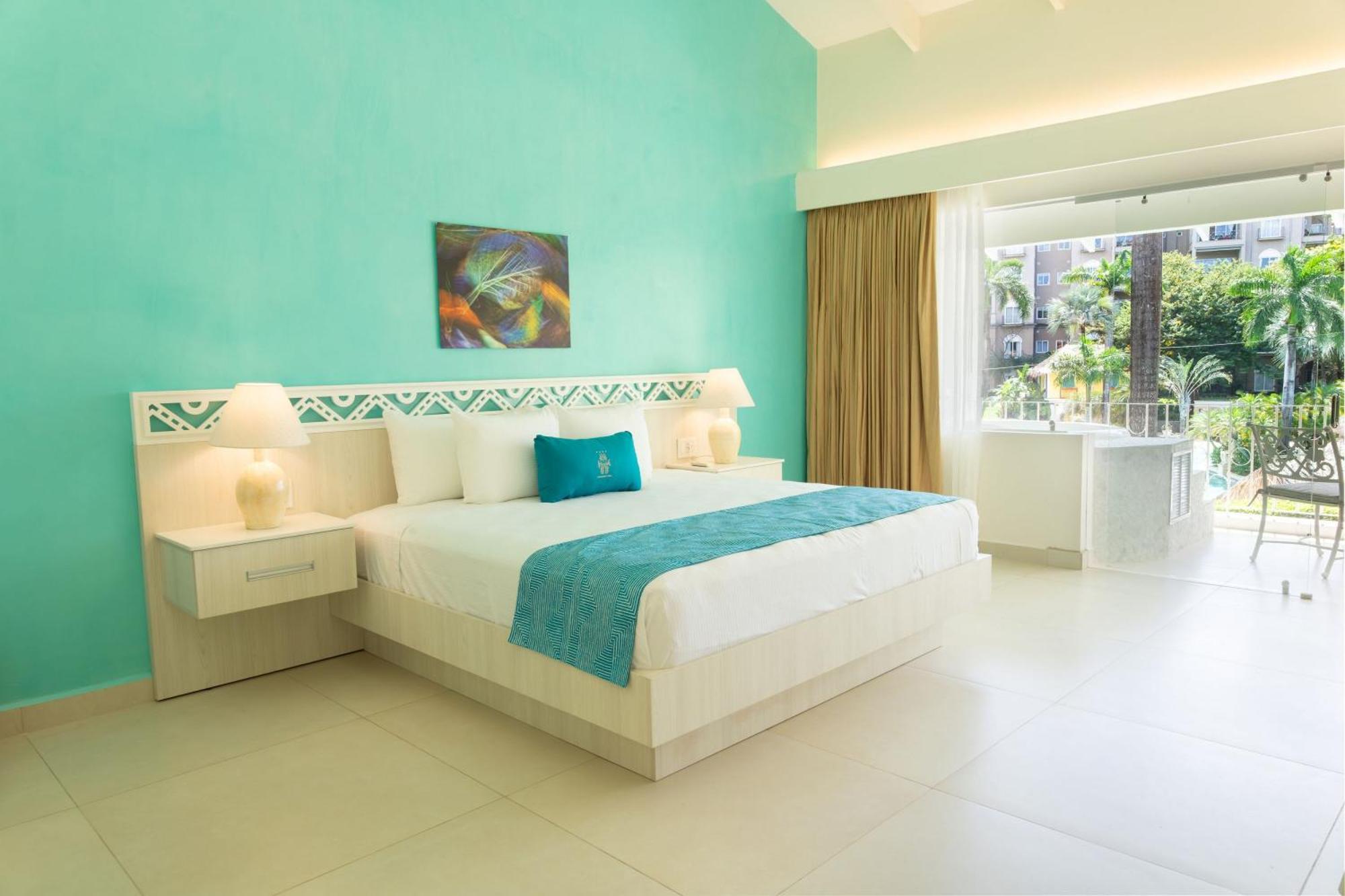 Premium Tropicana King Bed Jacuzzi Adults Only