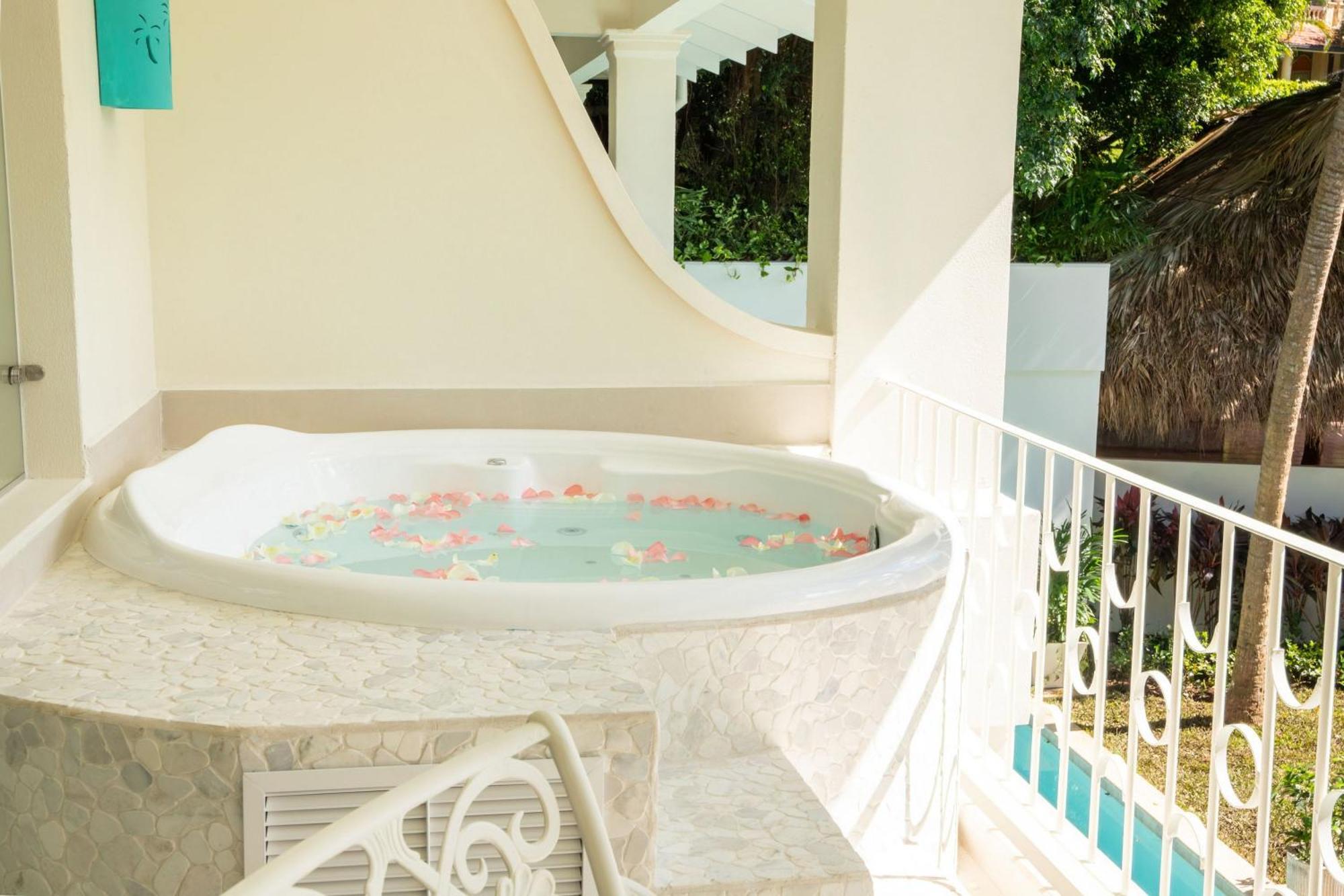 Premium Tropicana King Bed Jacuzzi Adults Only