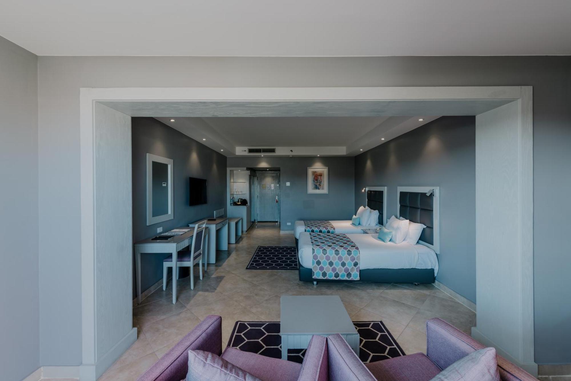 Deluxe Room Pool or Partial Sea View