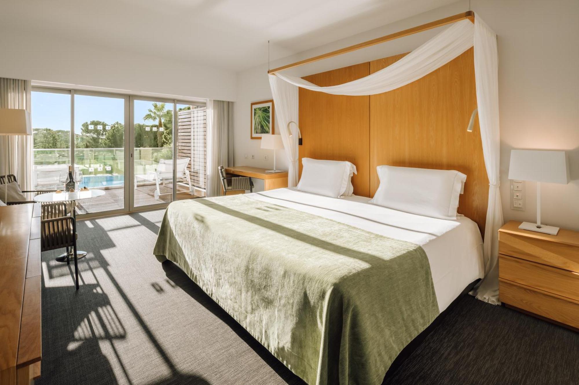 Deluxe Room – Pool View