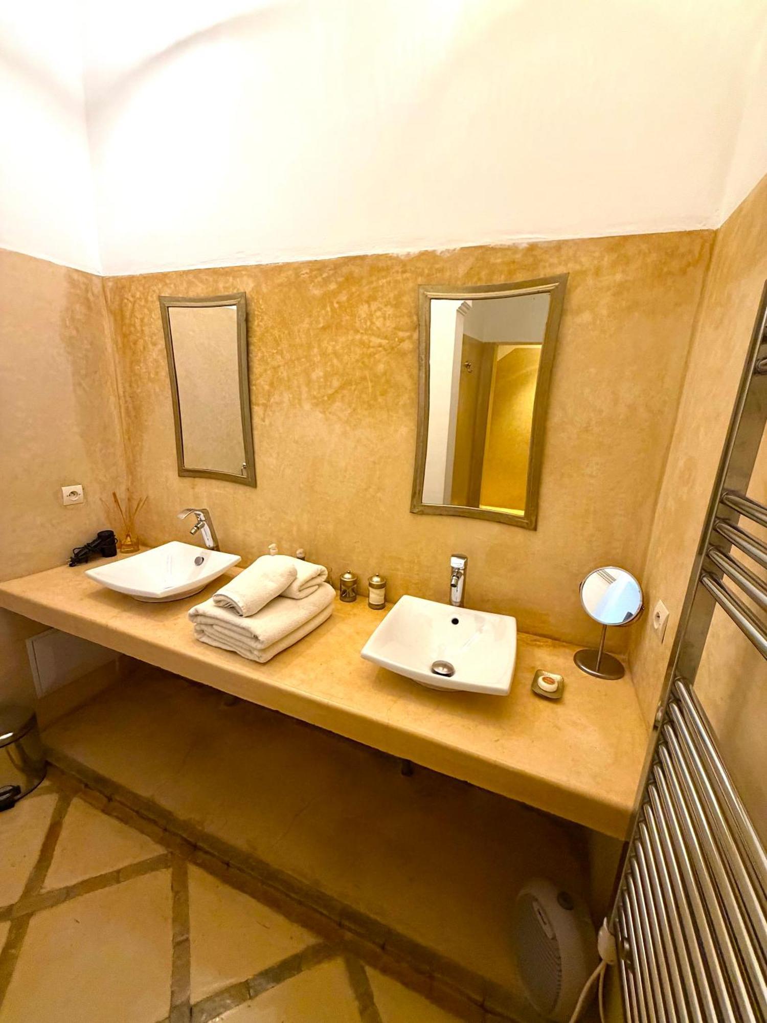 Large Deluxe Double or Twin Room