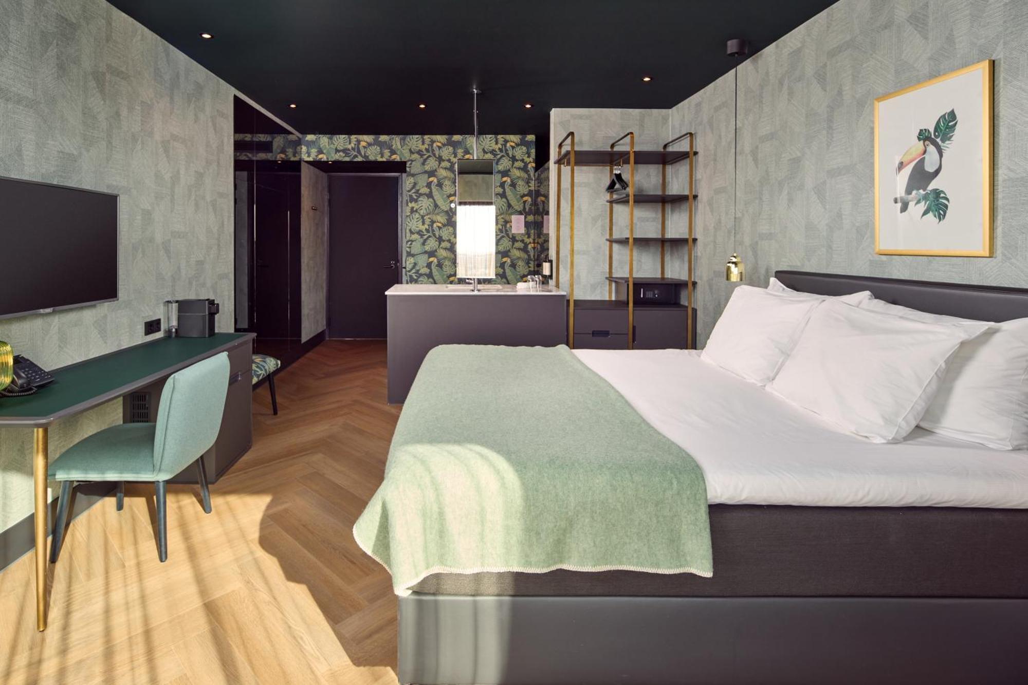 Comfort double Room open bathroom