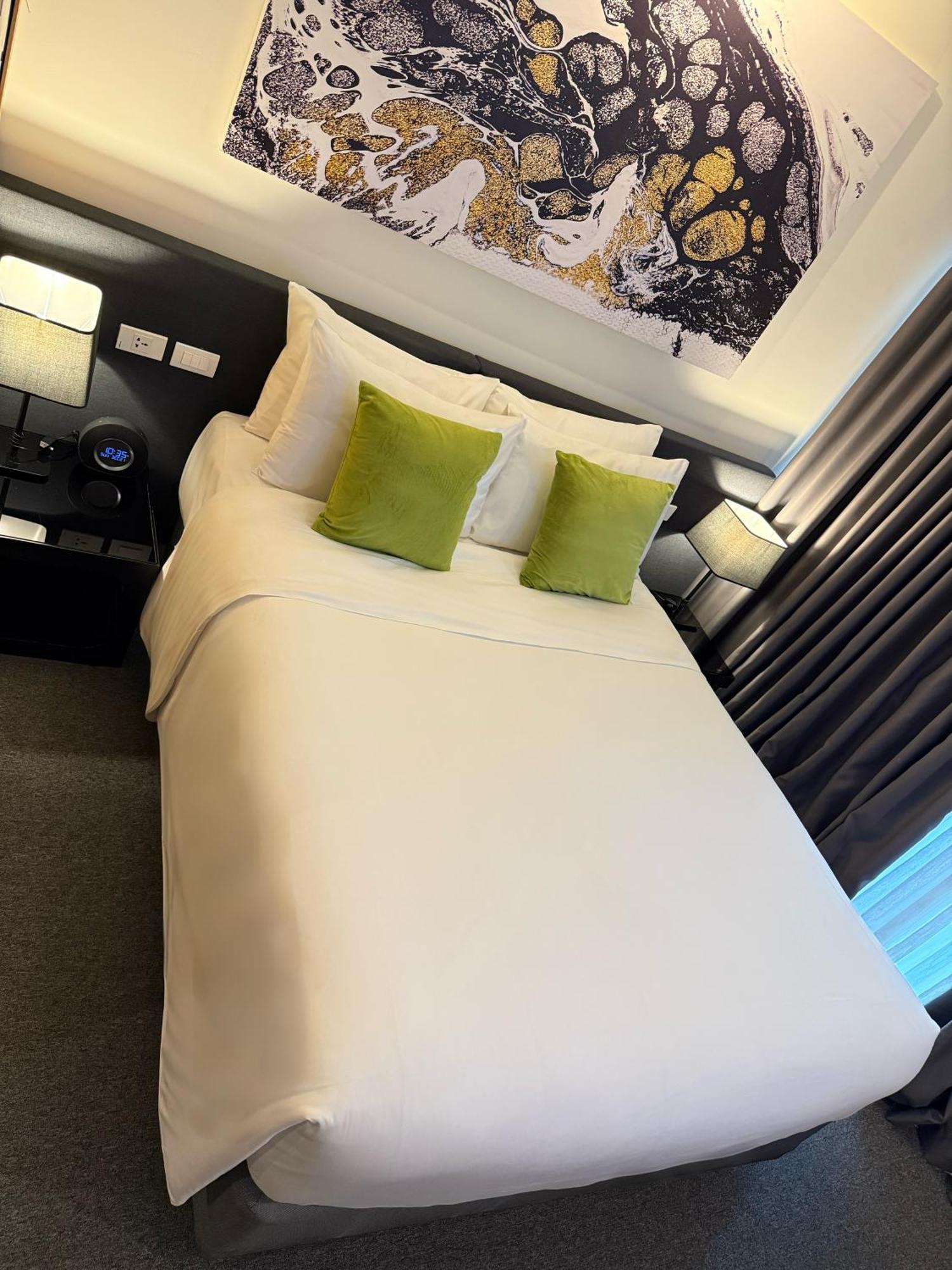 Standard Queen Room