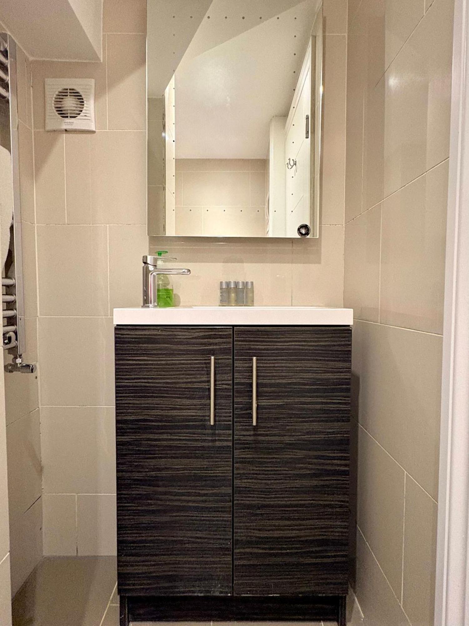 Double Room Private Bathroom