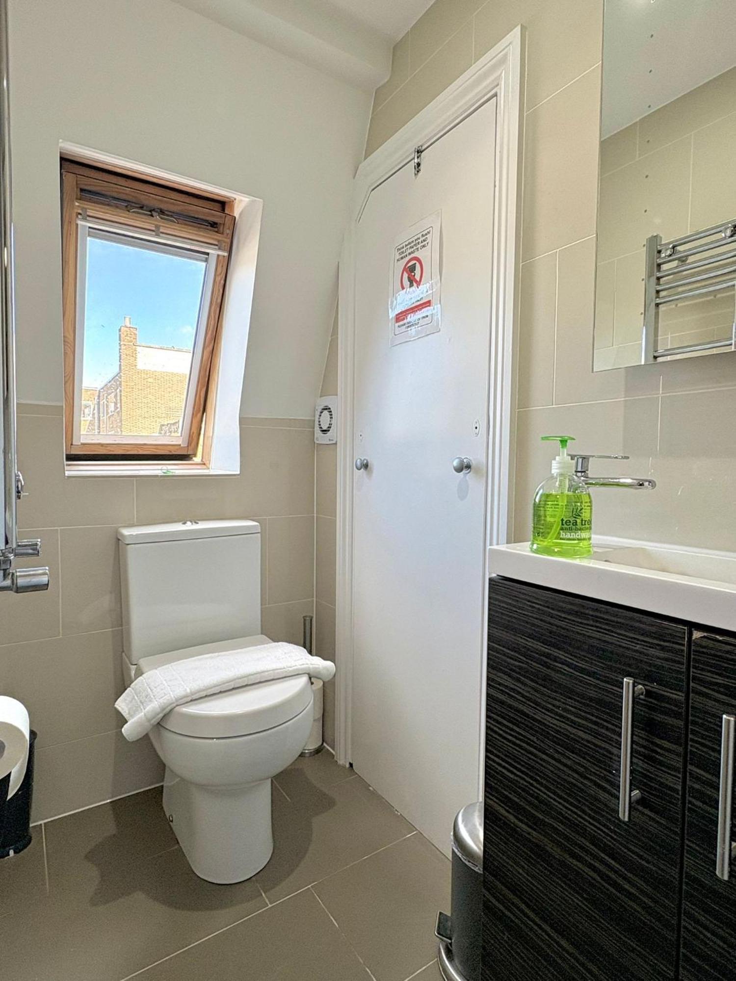 Double Room Private Bathroom