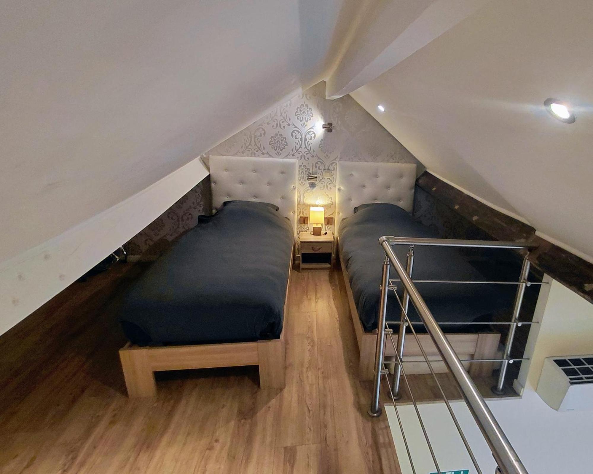 Twin Room Private Bathroom
