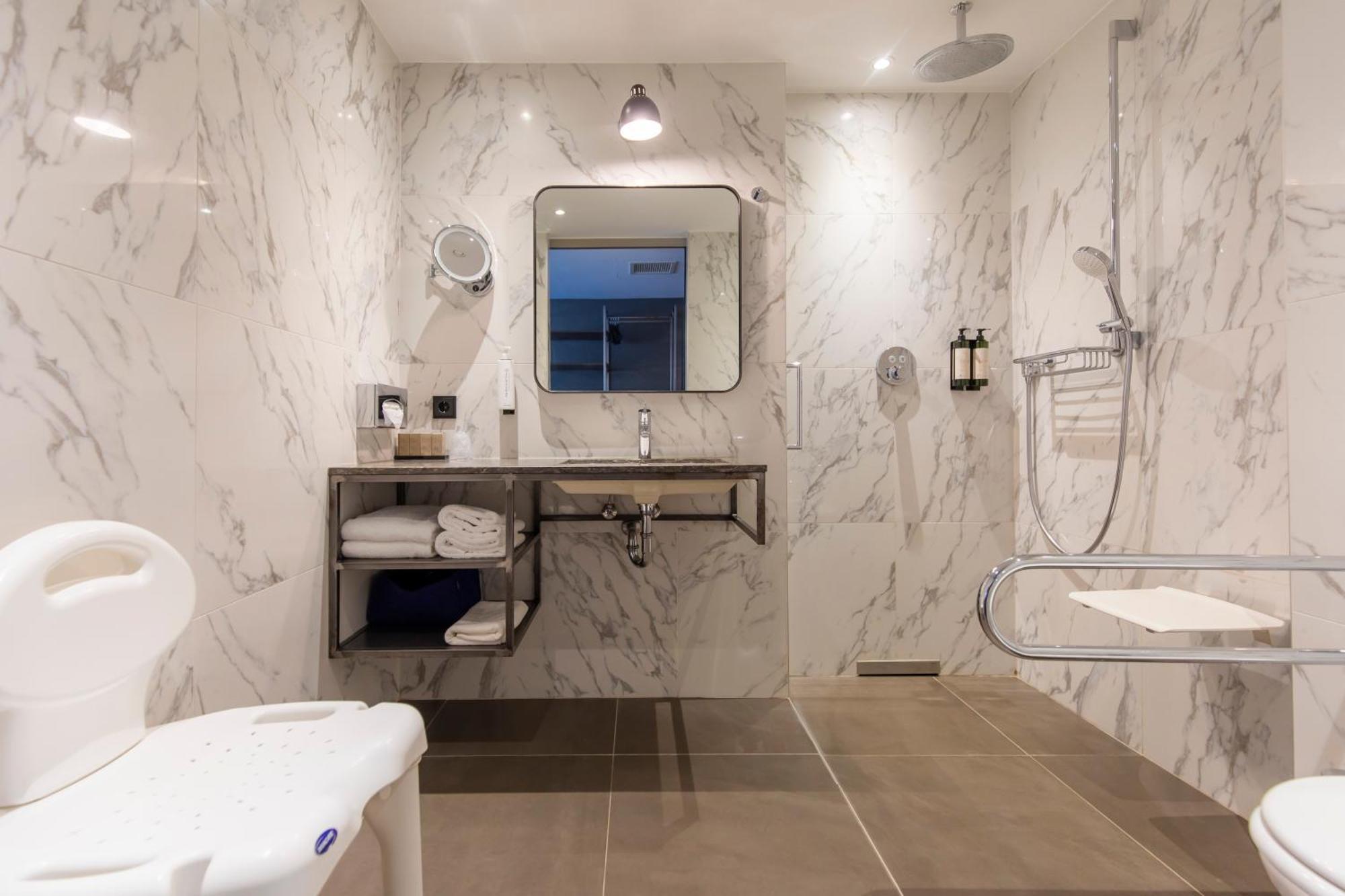 Superior King Room Disability Access
