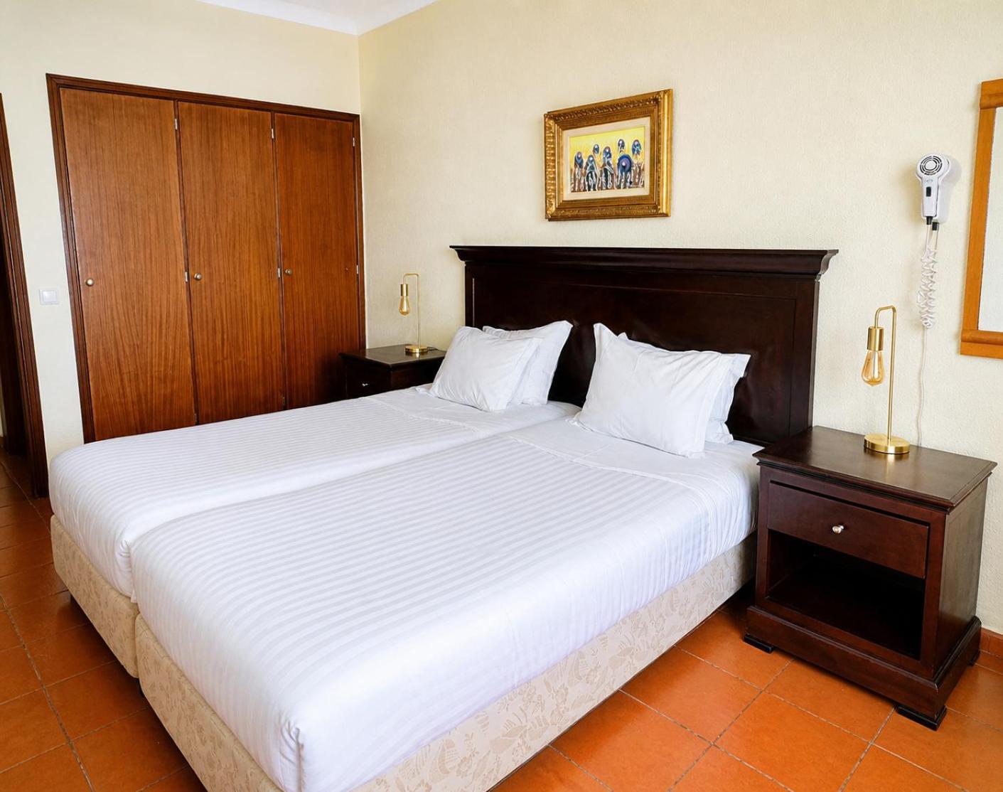 One-Bedroom Apartment Land View