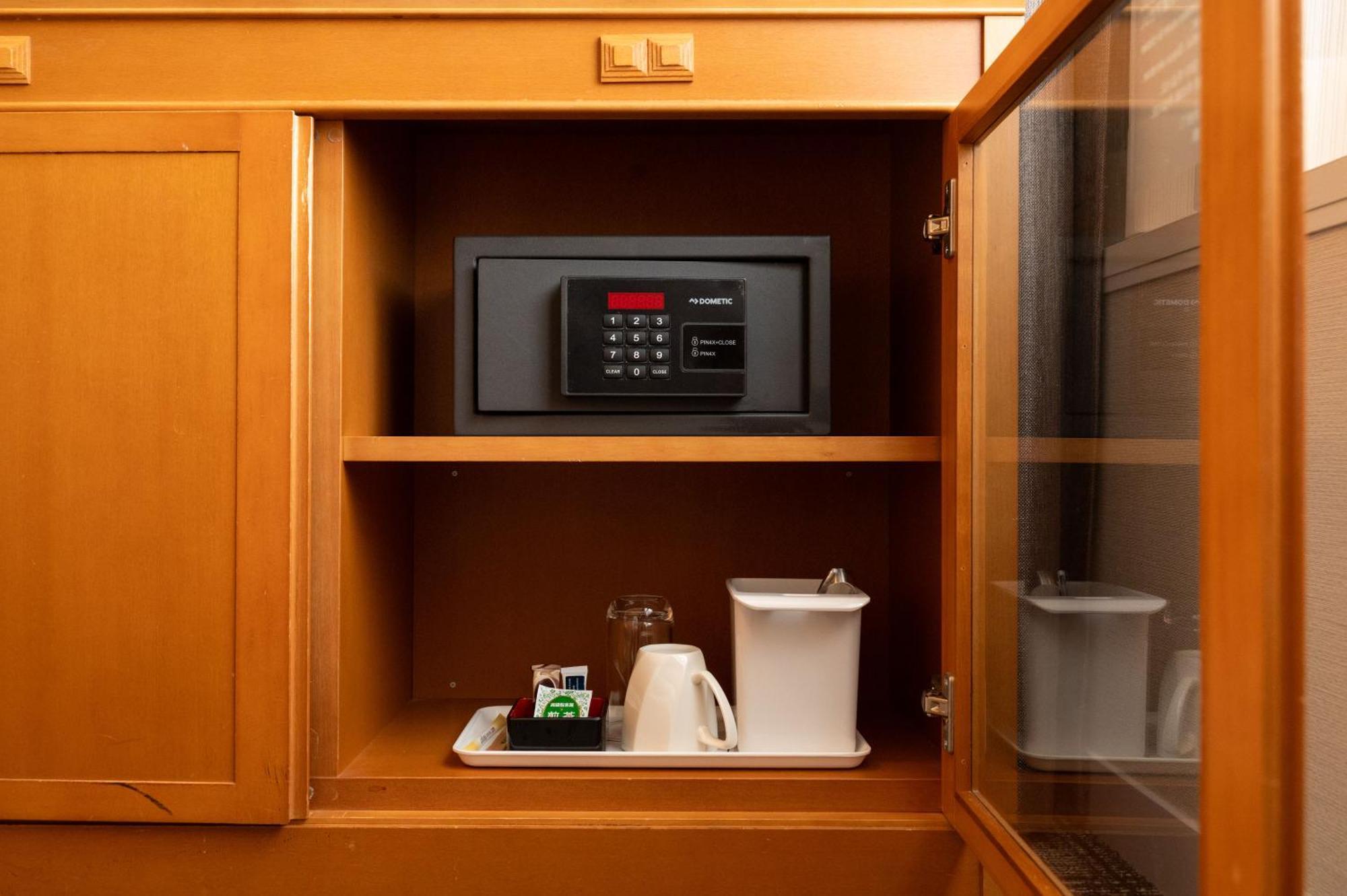Single Room Smoking