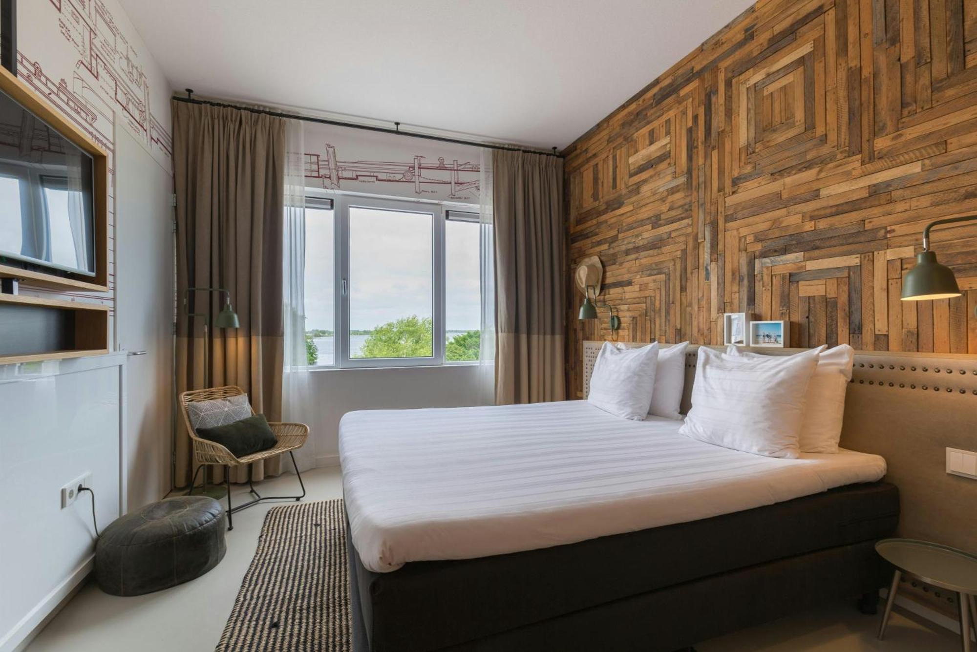 Deluxe Room 1 Double Bed