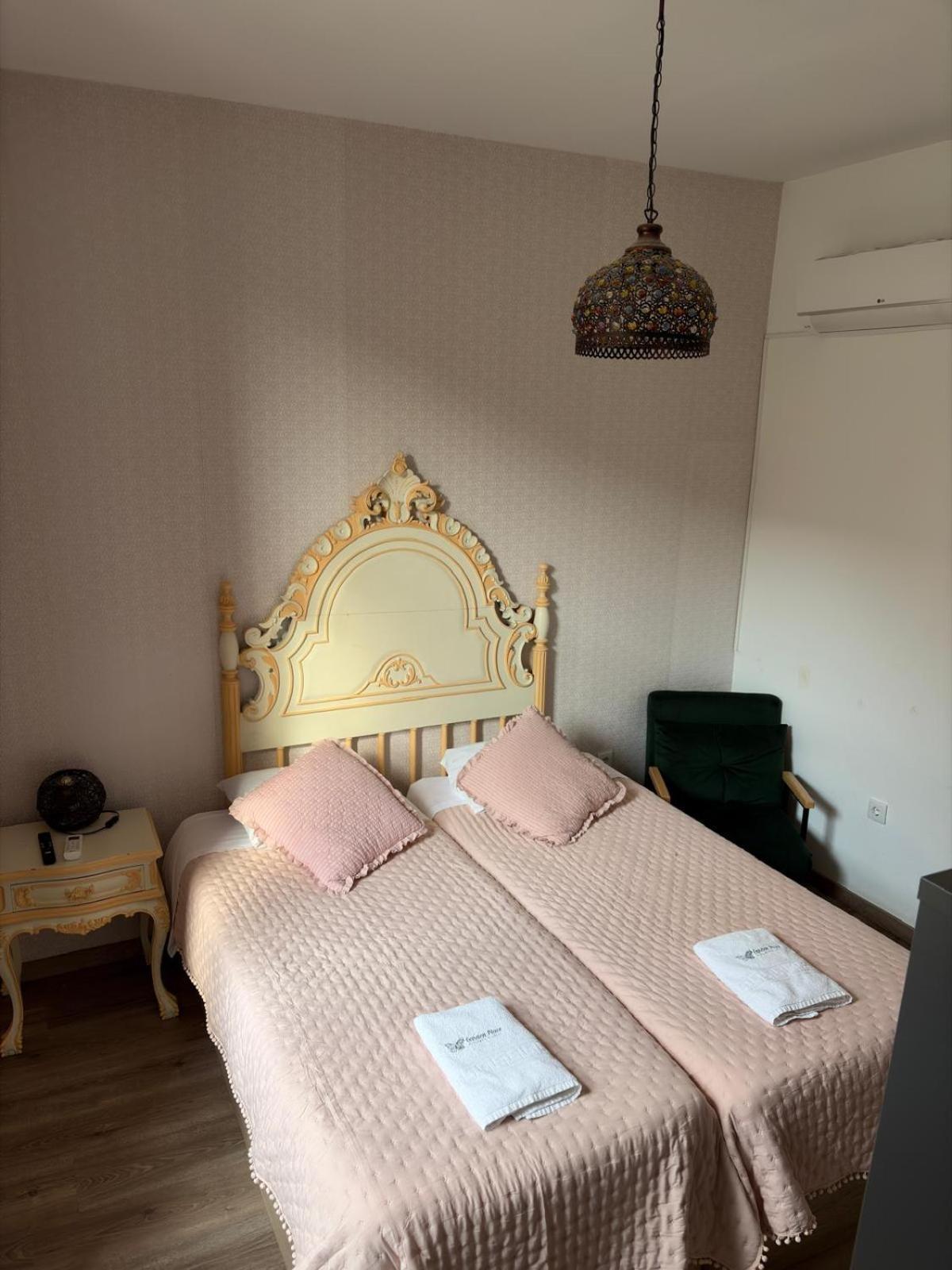 Double or Twin Room Private Bathroom