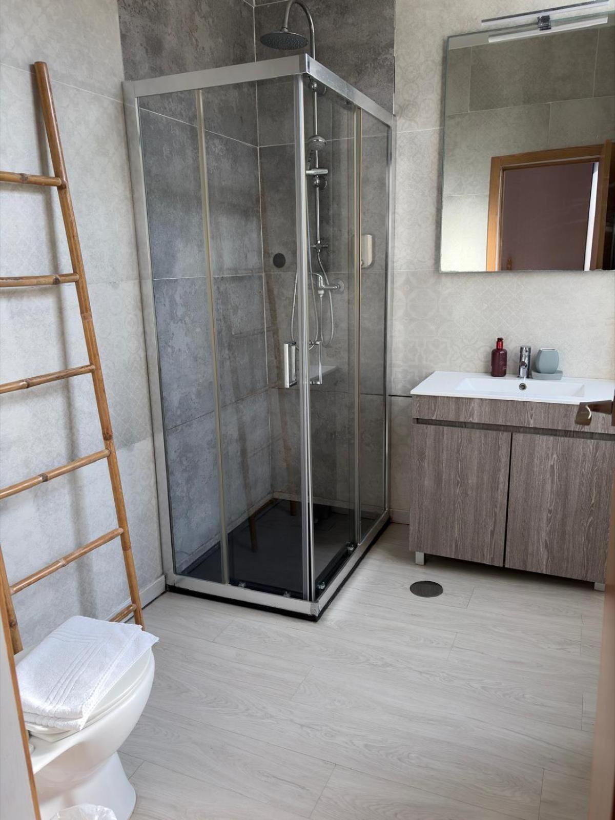 Double or Twin Room Private Bathroom
