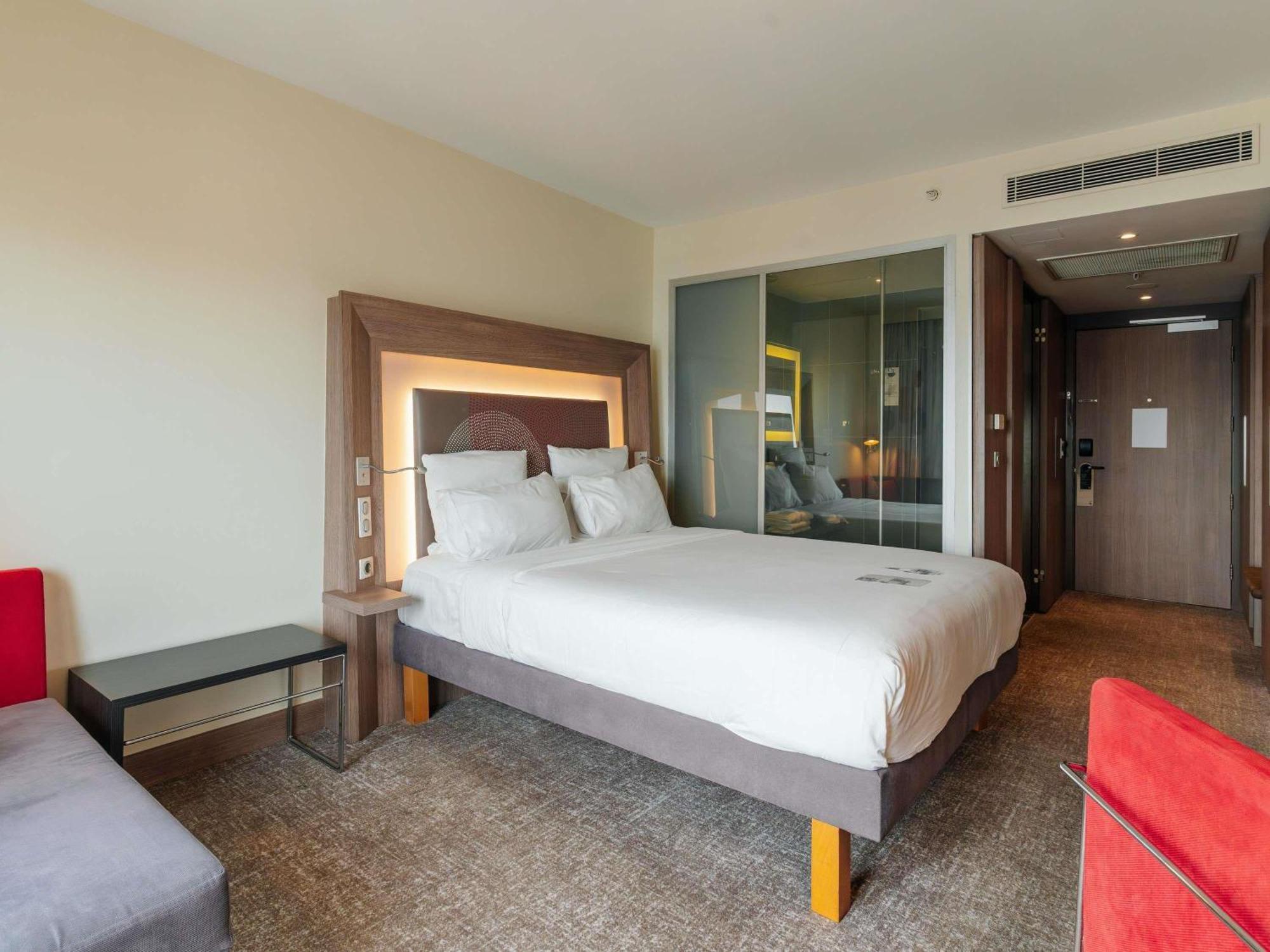 Executive Queen Room Sofa Bed Sea View