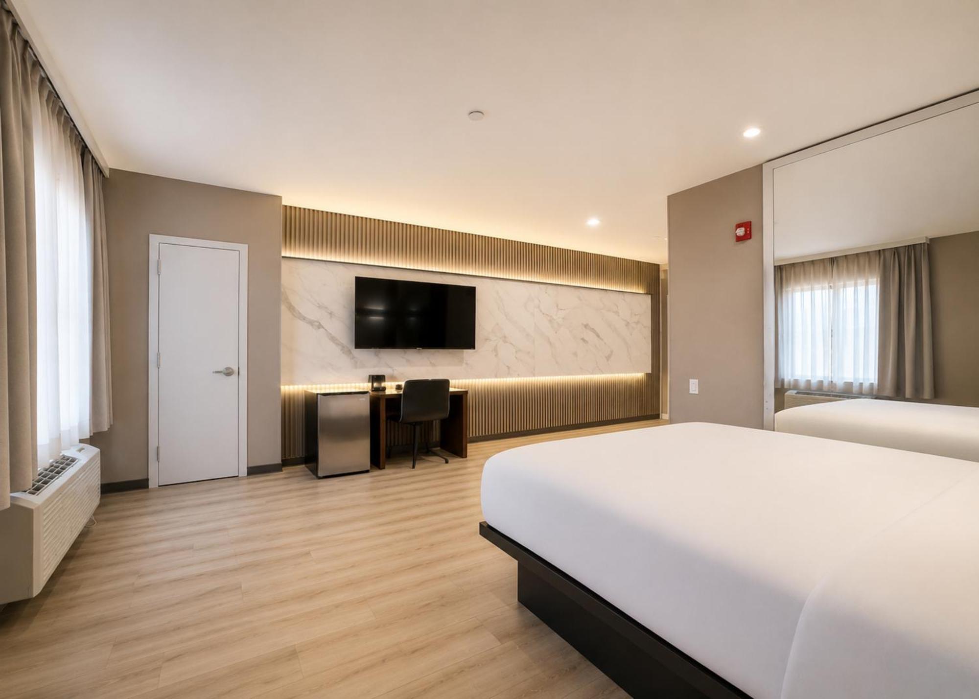 Deluxe Queen Room