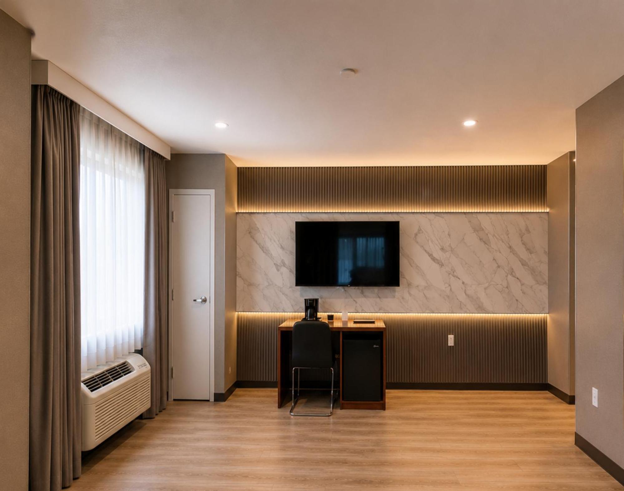 Deluxe Queen Room