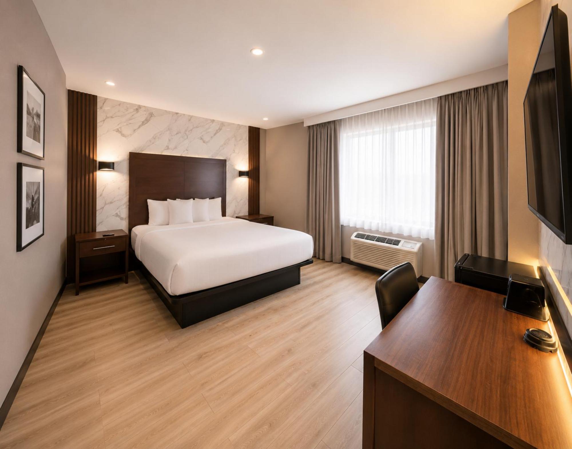 Deluxe Queen Room