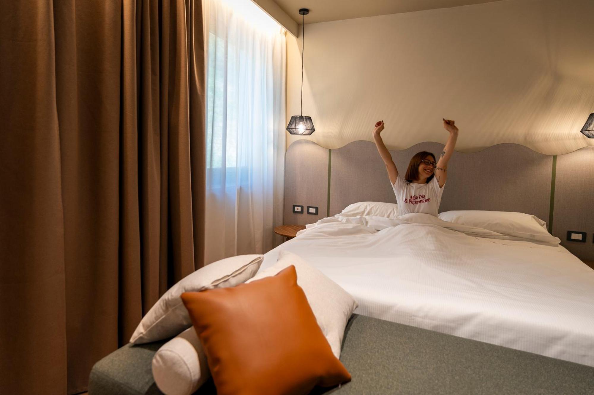Deluxe Queen Room Single Bed