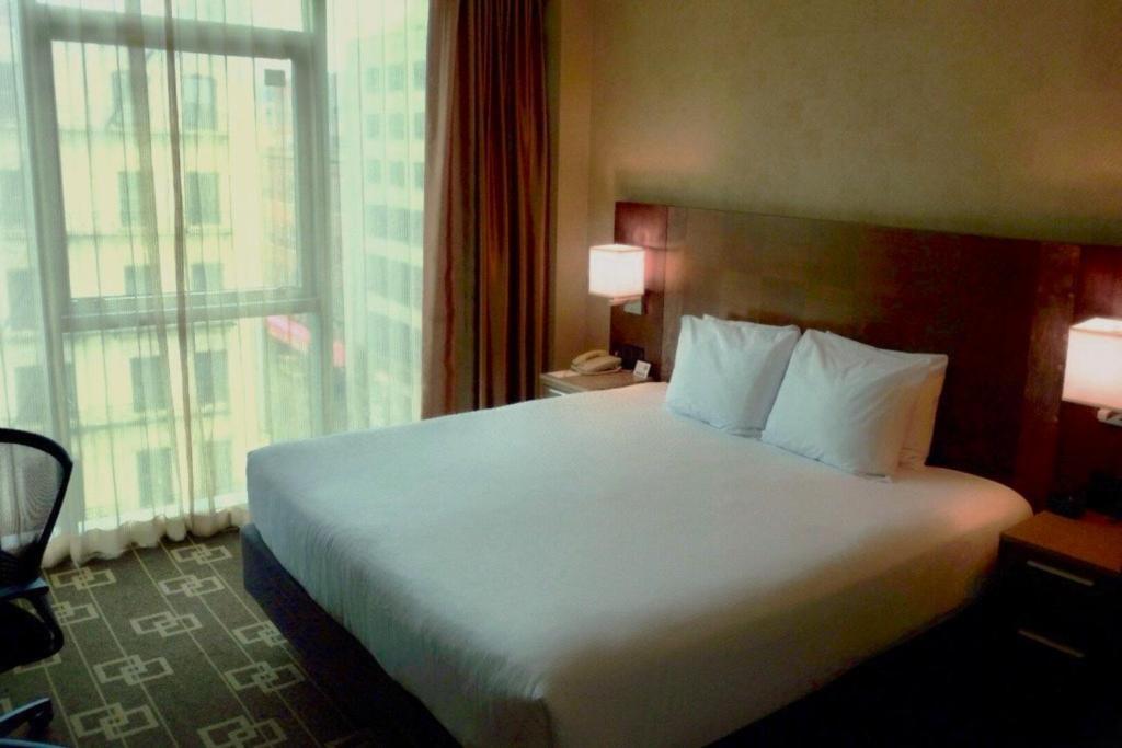 Deluxe King Room Non-Smoking