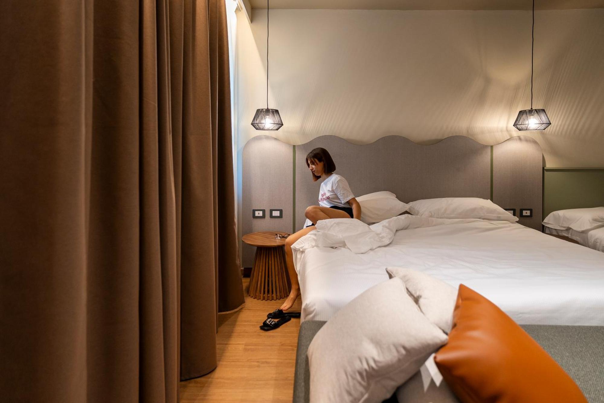 Deluxe Queen Room Single Bed