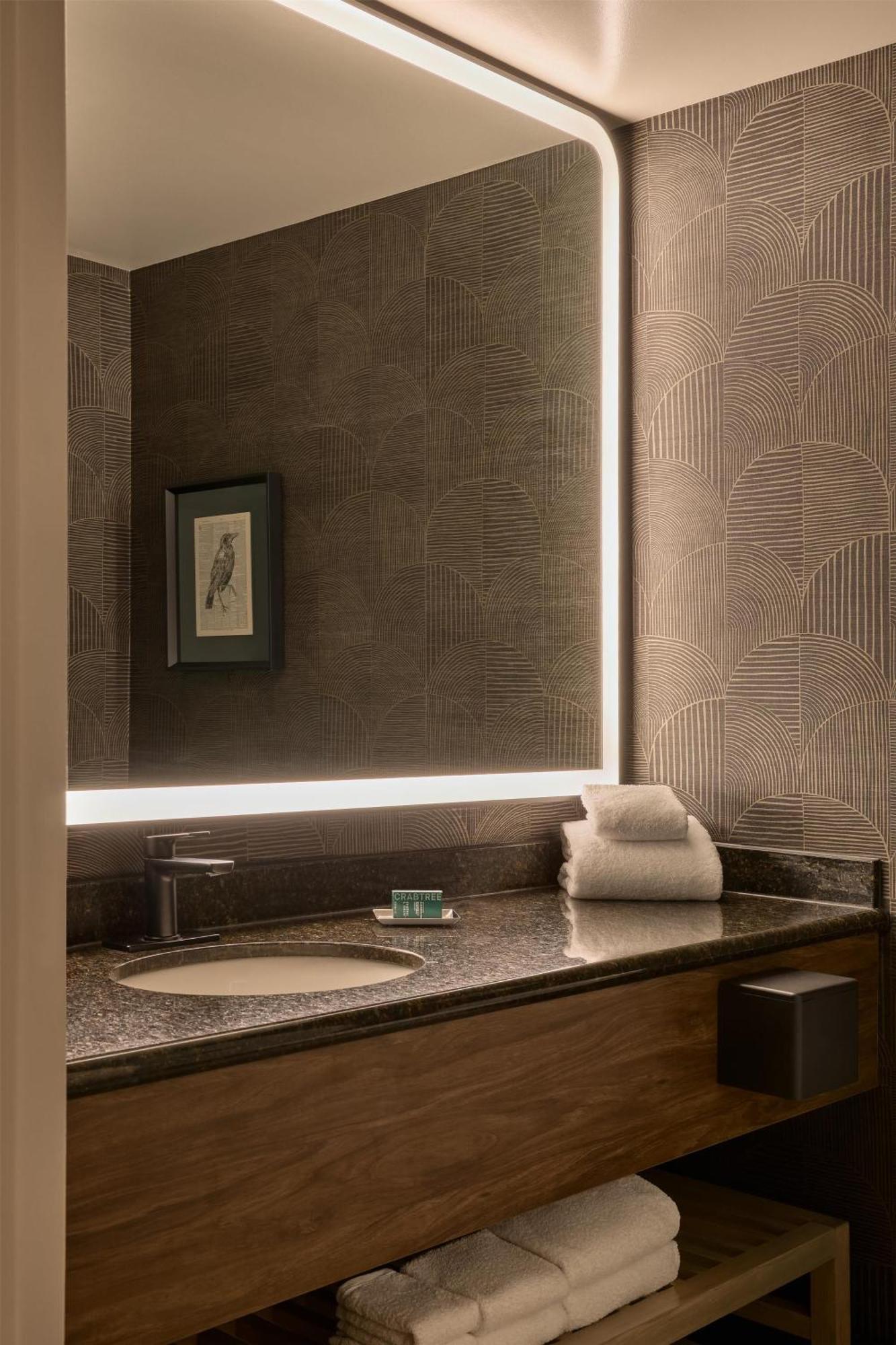 Chambre Double avec 2 Lits Doubles et Baignoire - Accessible aux Personnes à Mobilité Réduite