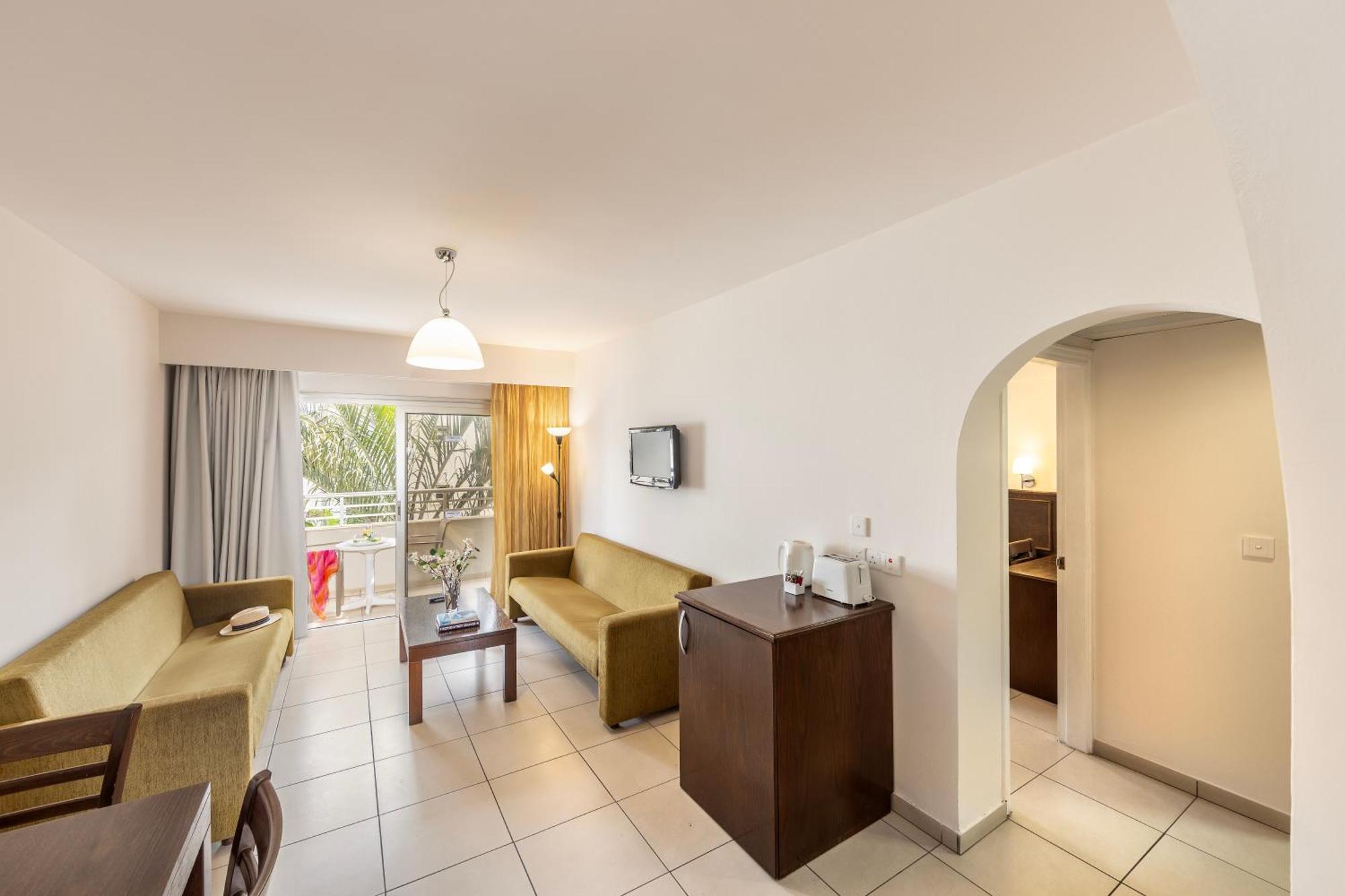 Superior One-Bedroom Apartment