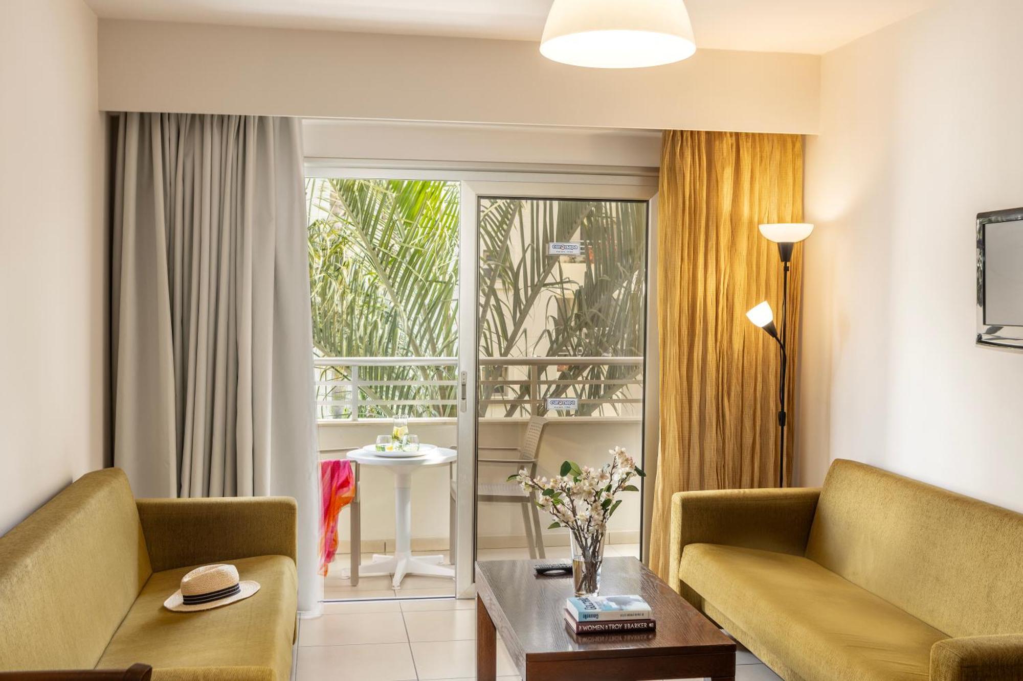 Superior One-Bedroom Apartment