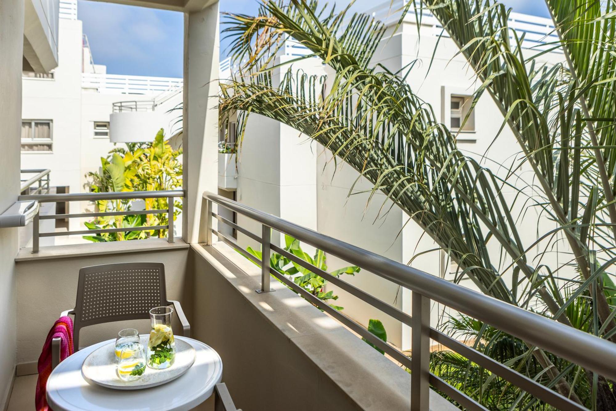 Superior One-Bedroom Apartment