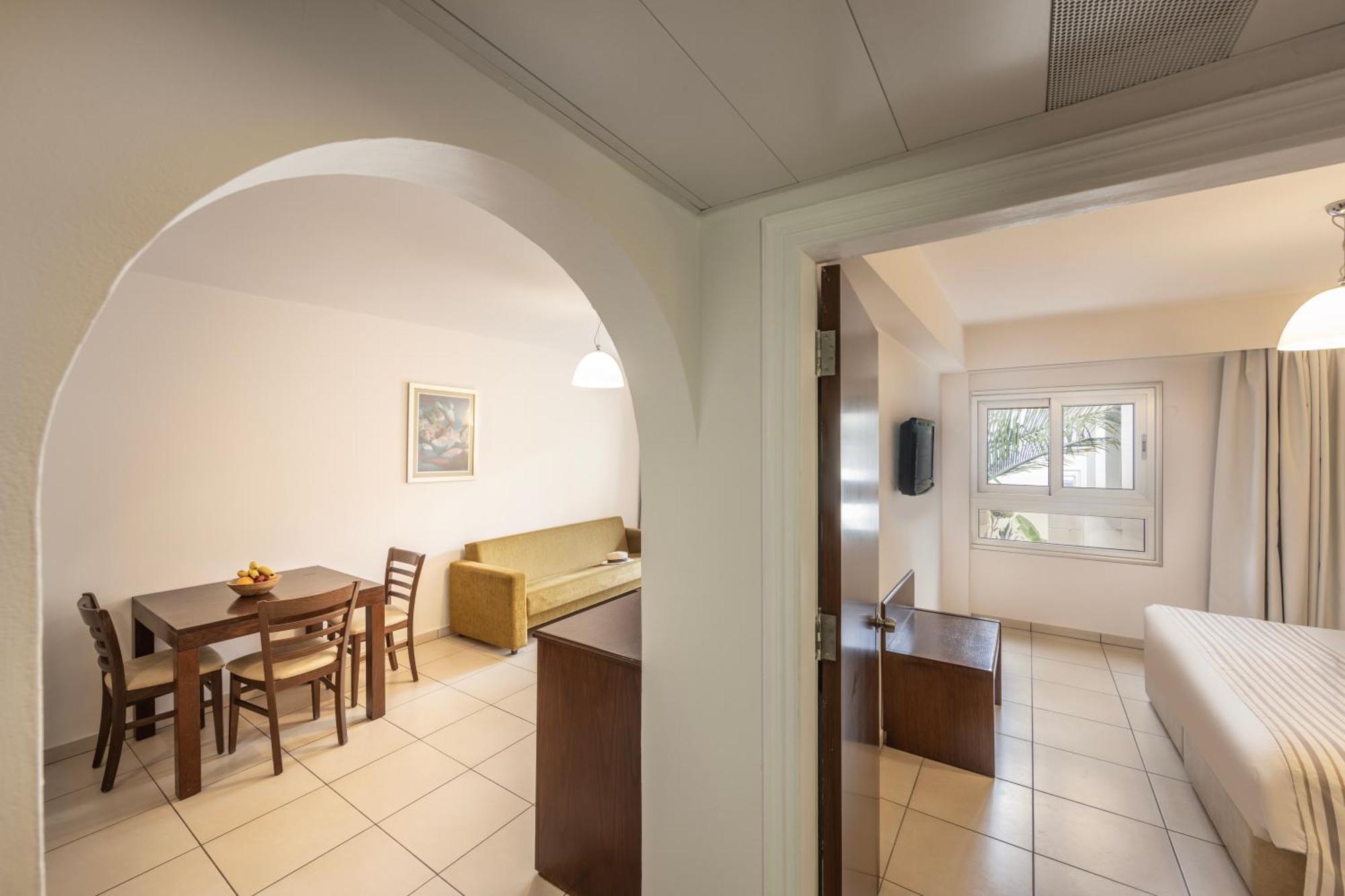 Superior One-Bedroom Apartment