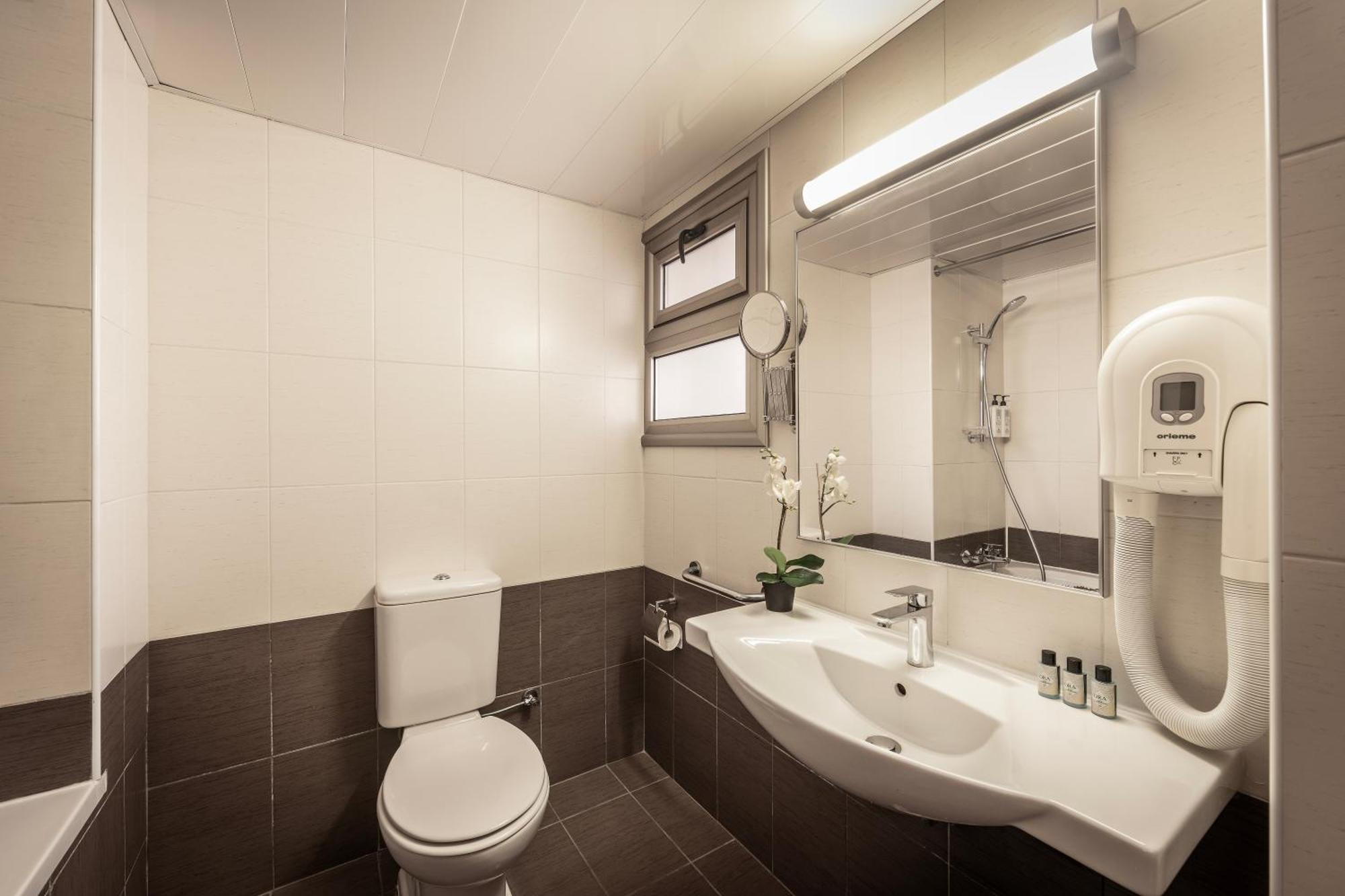 Superior One-Bedroom Apartment