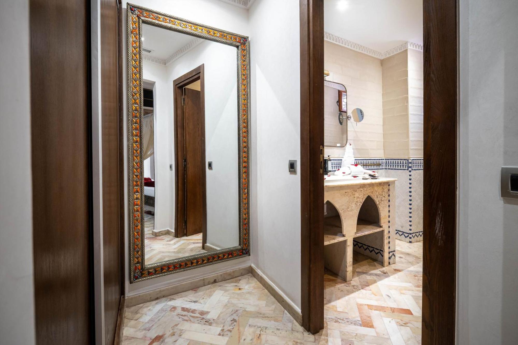 Executive Suite Art Place