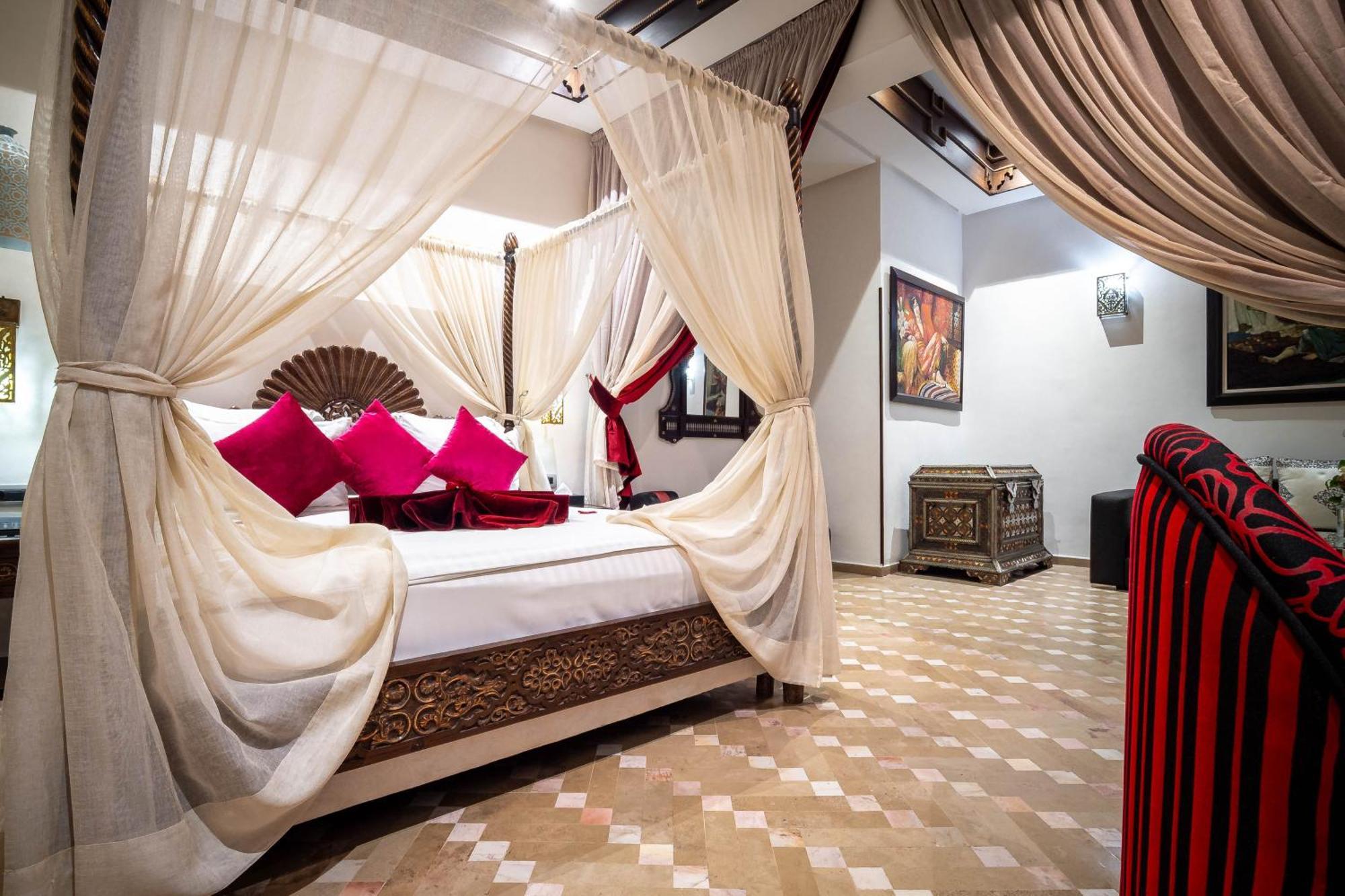 Executive Suite Art Place