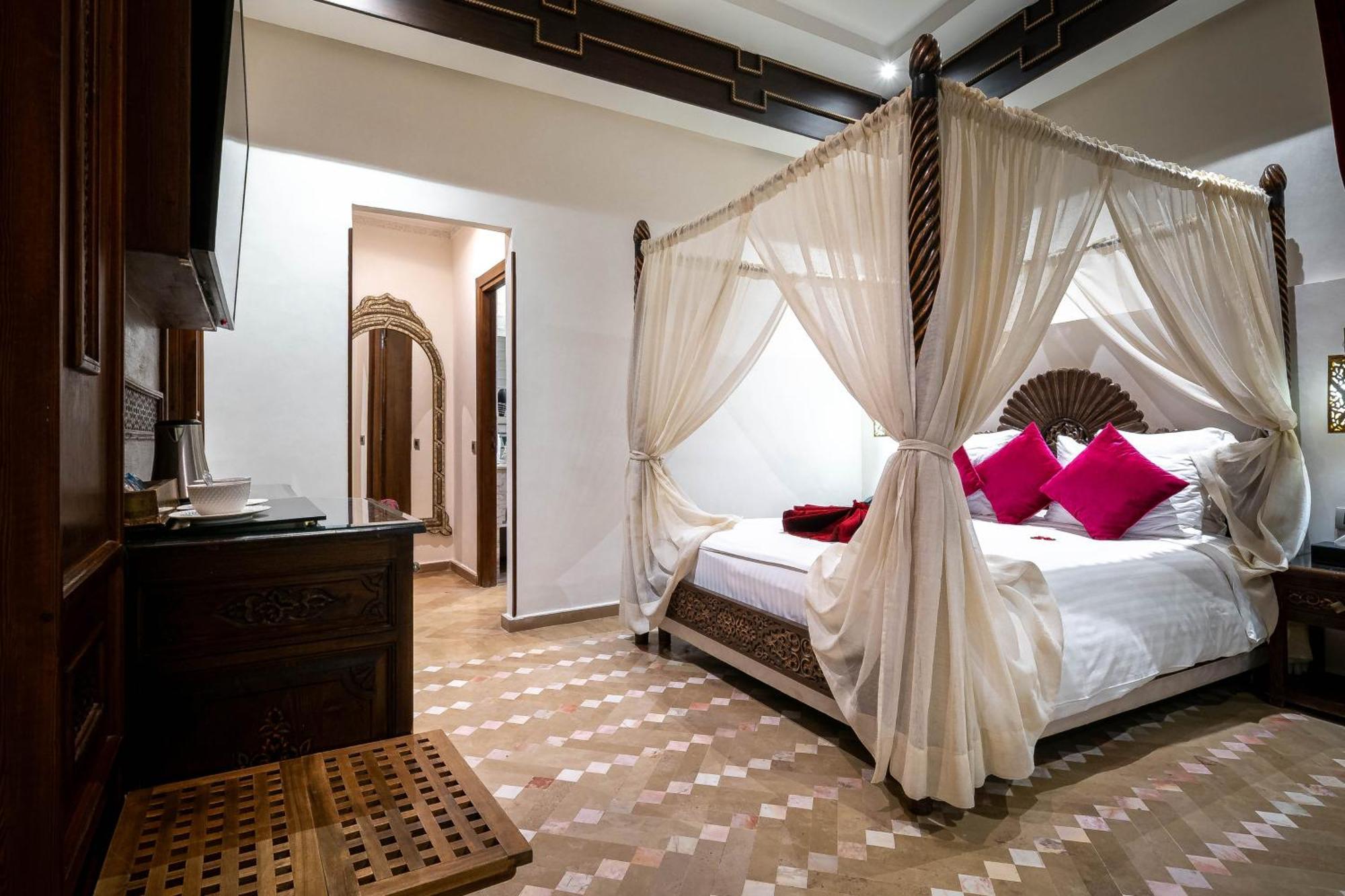 Executive Suite Art Place