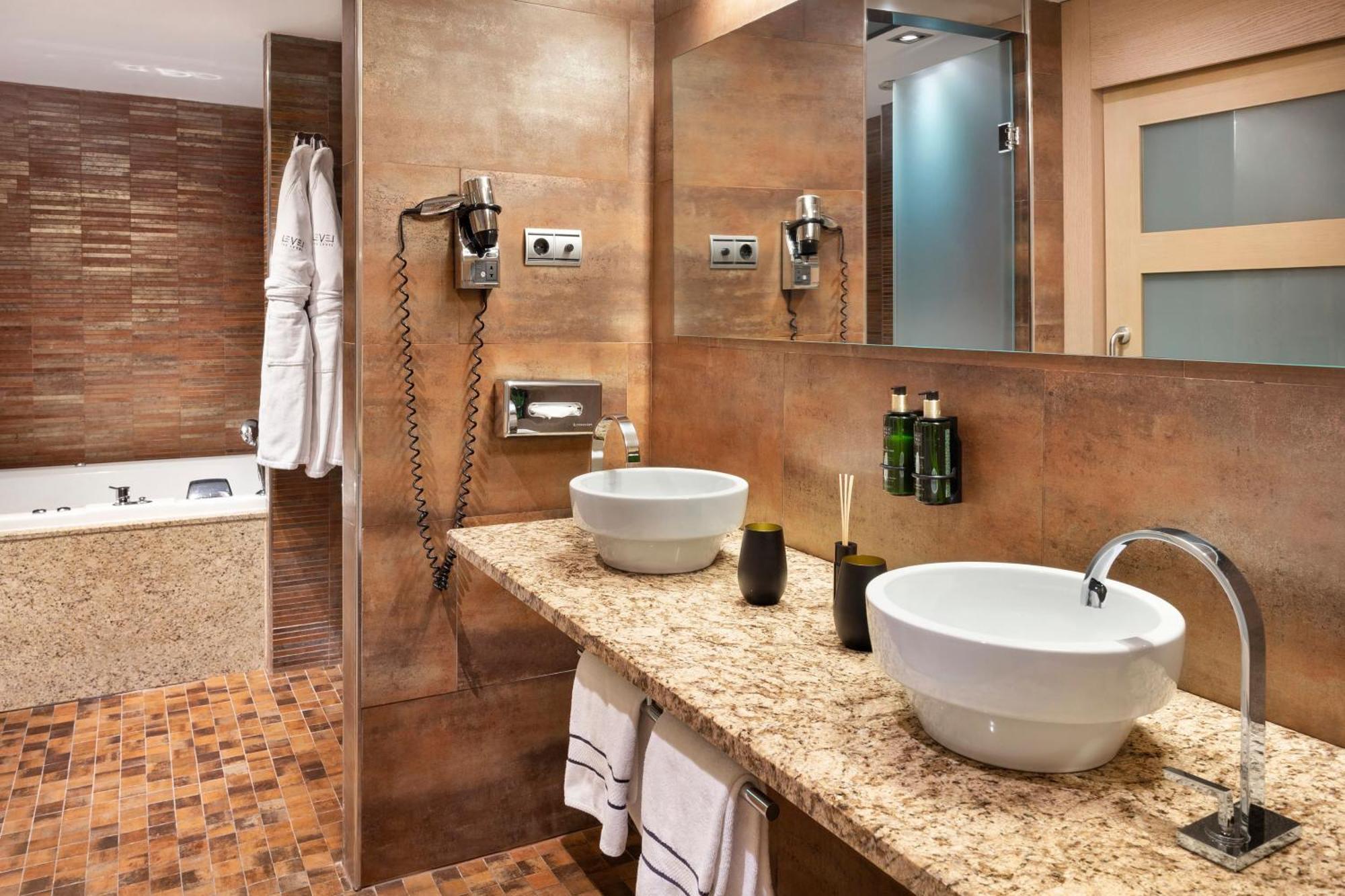 Suite The Level