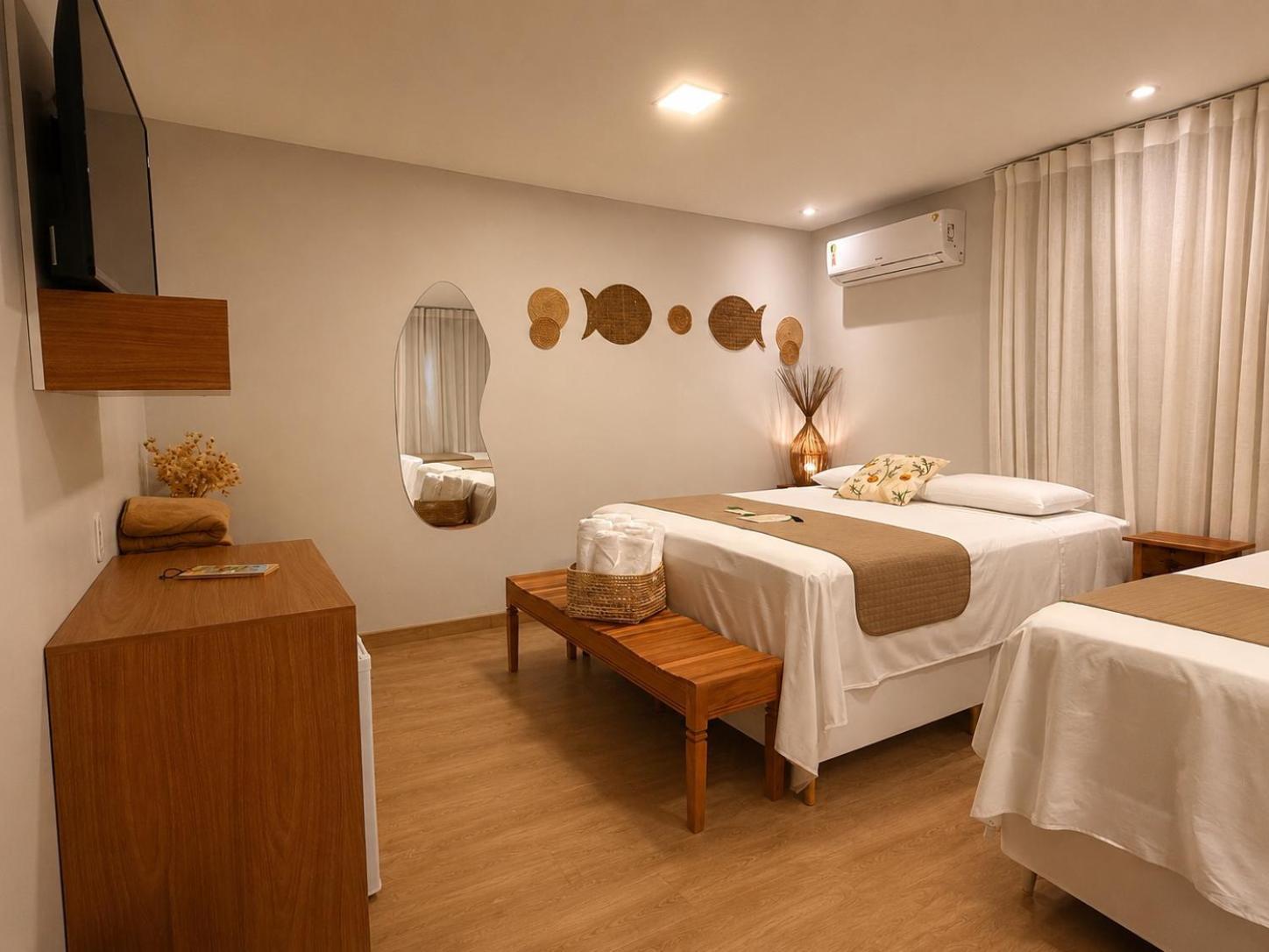 Deluxe Queen Suite
