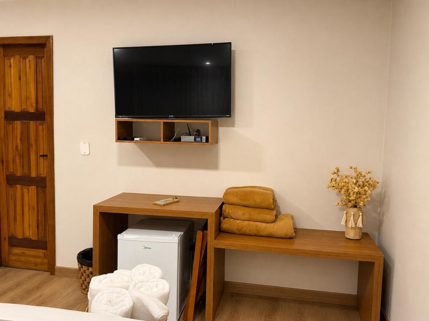 Deluxe Queen Suite