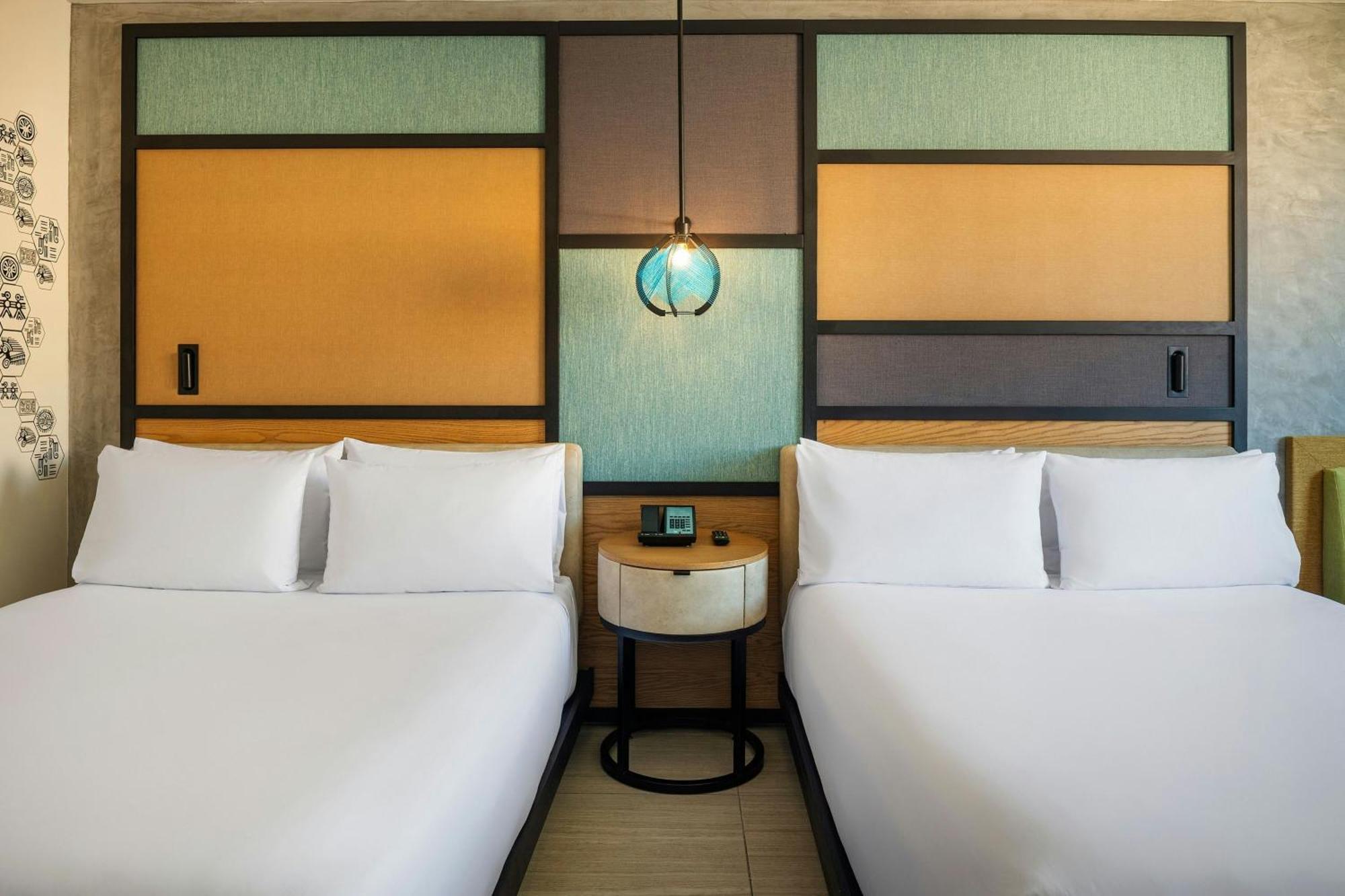 Aloft Partial View, Guest room, 2 Queen+ Complimentary open bar