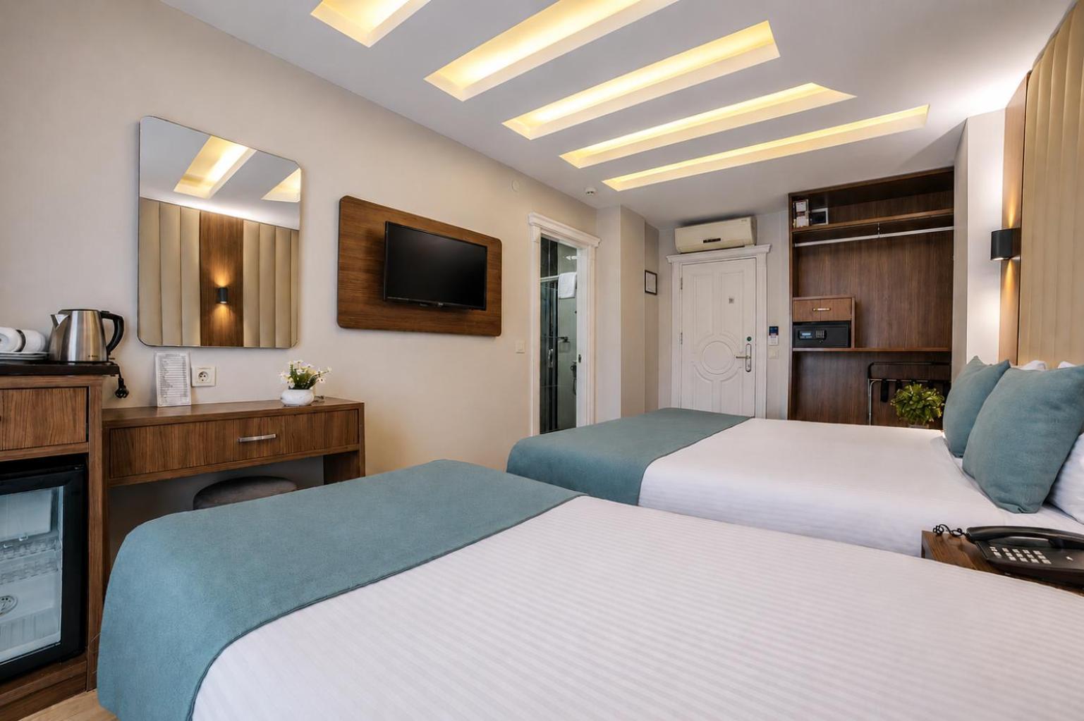 Deluxe Triple Room Balcony