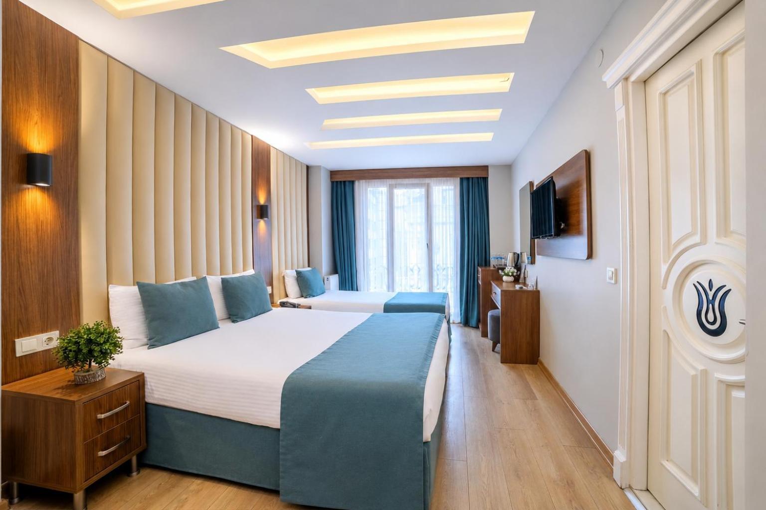 Deluxe Triple Room Balcony