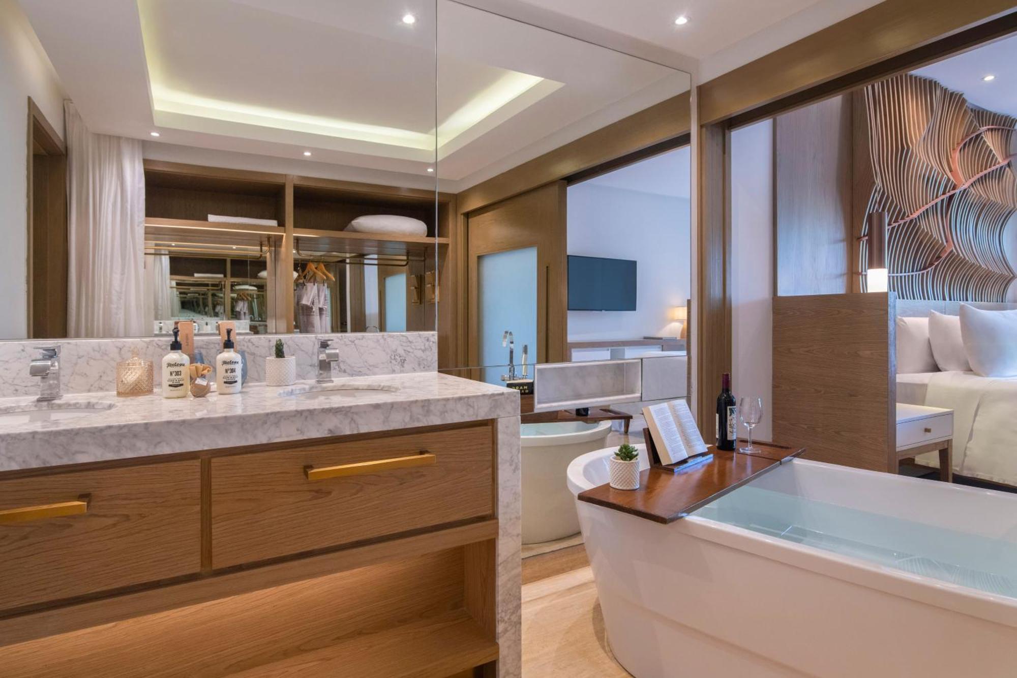 Familien Master Suite mit 2 Schlafzimmern und direktem Poolzugang