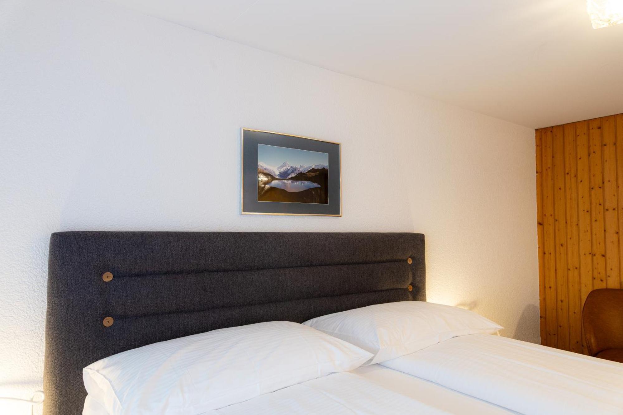 Small Double Room Private Bathroom no view