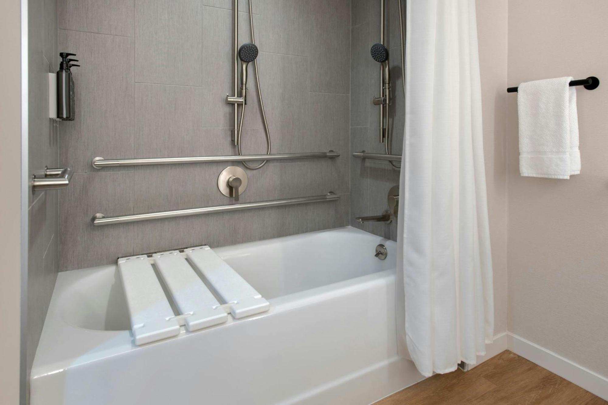 Traditional Queen Room Roll Shower Mobility Hearing Accessible