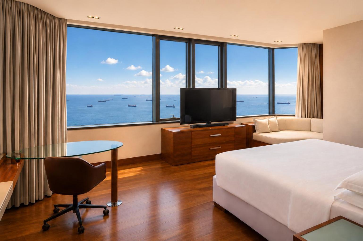 Club Room Club Lounge Access Sea View