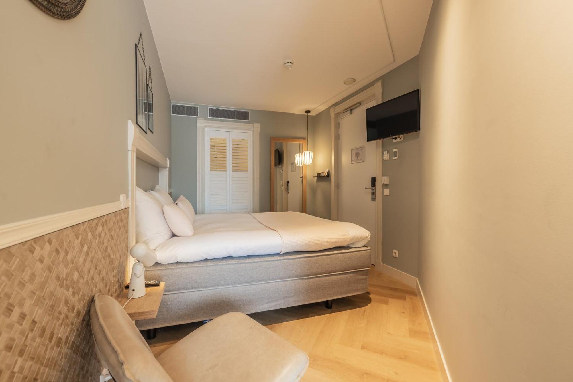 Single Room Double Bed