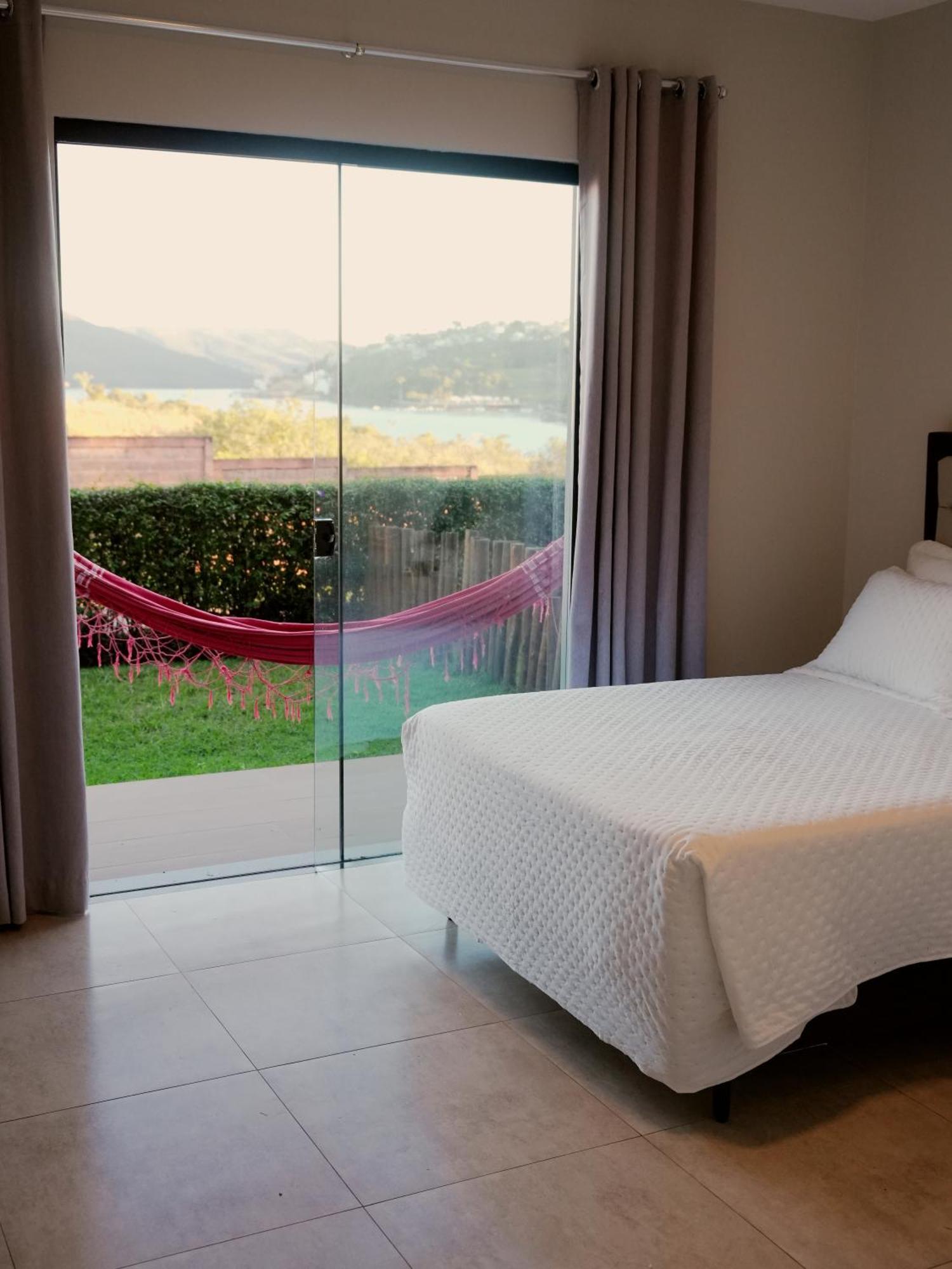 Quarto Quádruplo com Vista do Lago