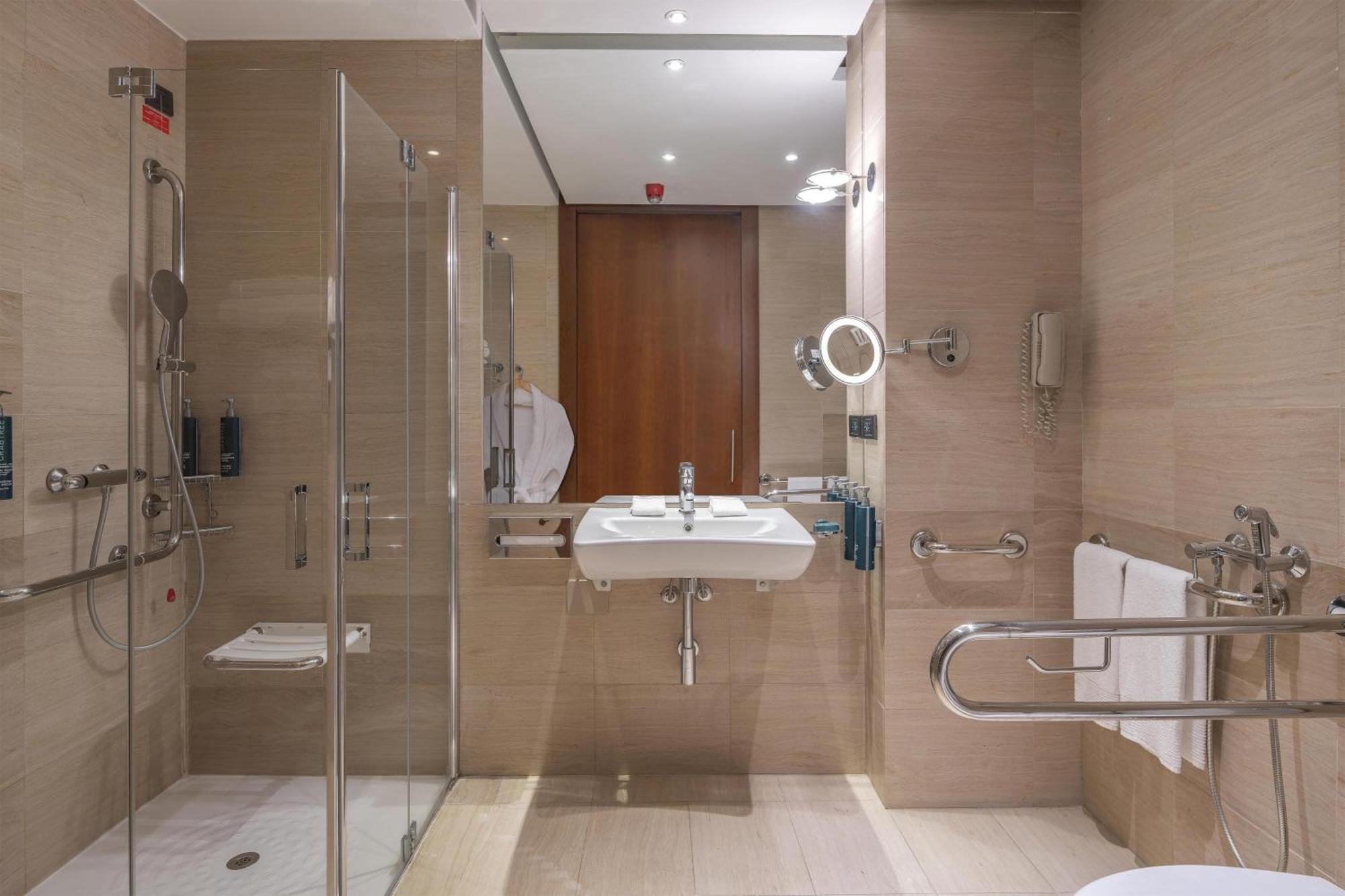 Twin Room Mobility Access